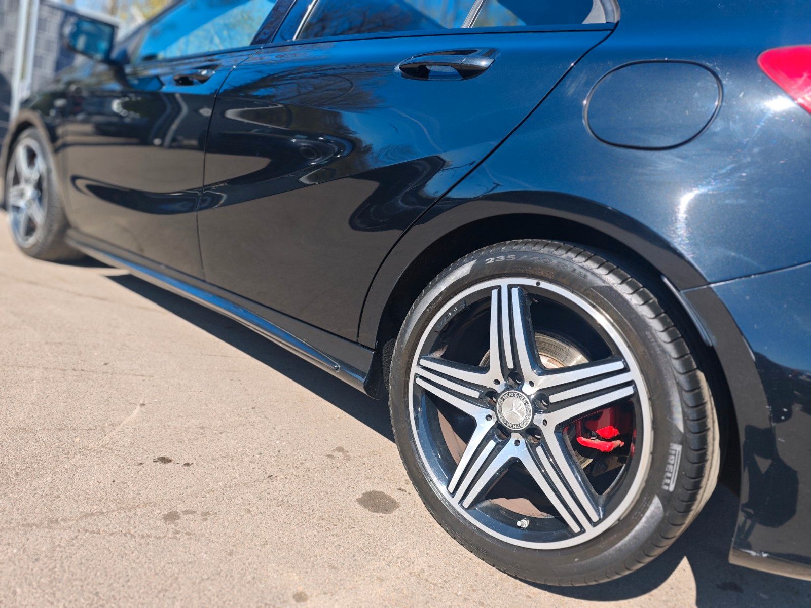 Fahrzeugabbildung Mercedes-Benz A 250 AUT. AMG-LINE*HARMAN&KARDON*PANORAMA*