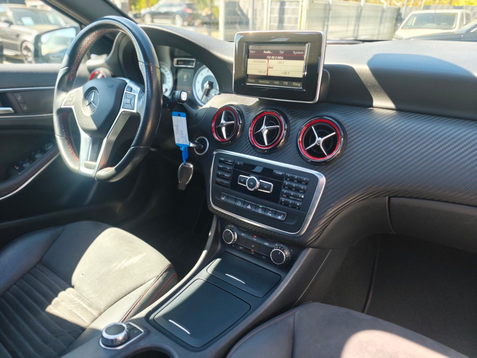 Fahrzeugabbildung Mercedes-Benz A 250 AUT. AMG-LINE*HARMAN&KARDON*PANORAMA*