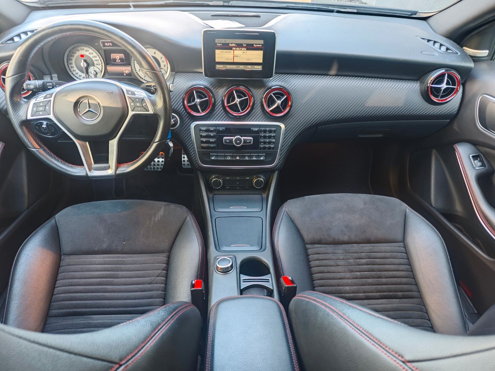 Fahrzeugabbildung Mercedes-Benz A 250 AUT. AMG-LINE*HARMAN&KARDON*PANORAMA*