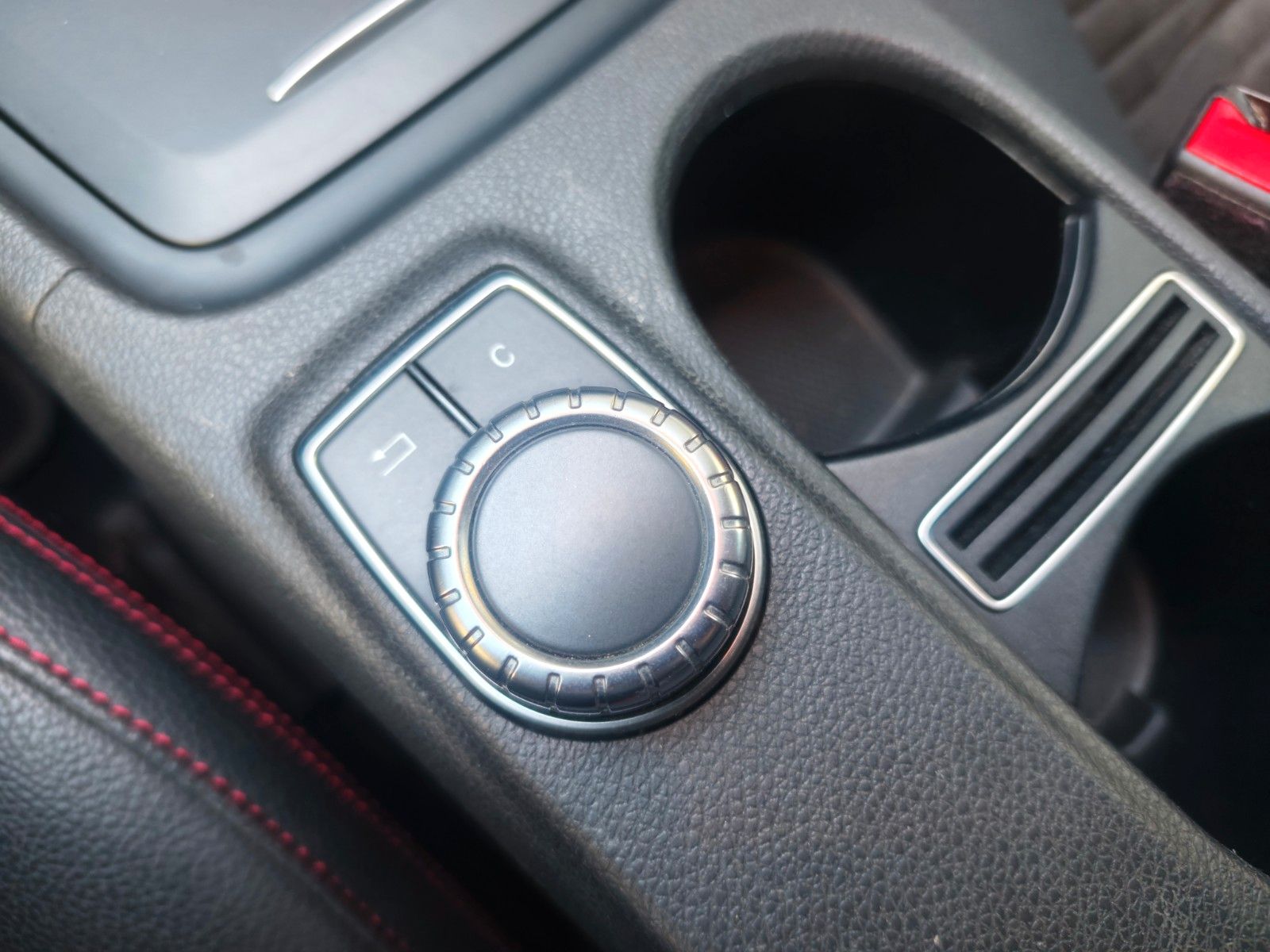 Fahrzeugabbildung Mercedes-Benz A 250 AUT. AMG-LINE*HARMAN&KARDON*PANORAMA*