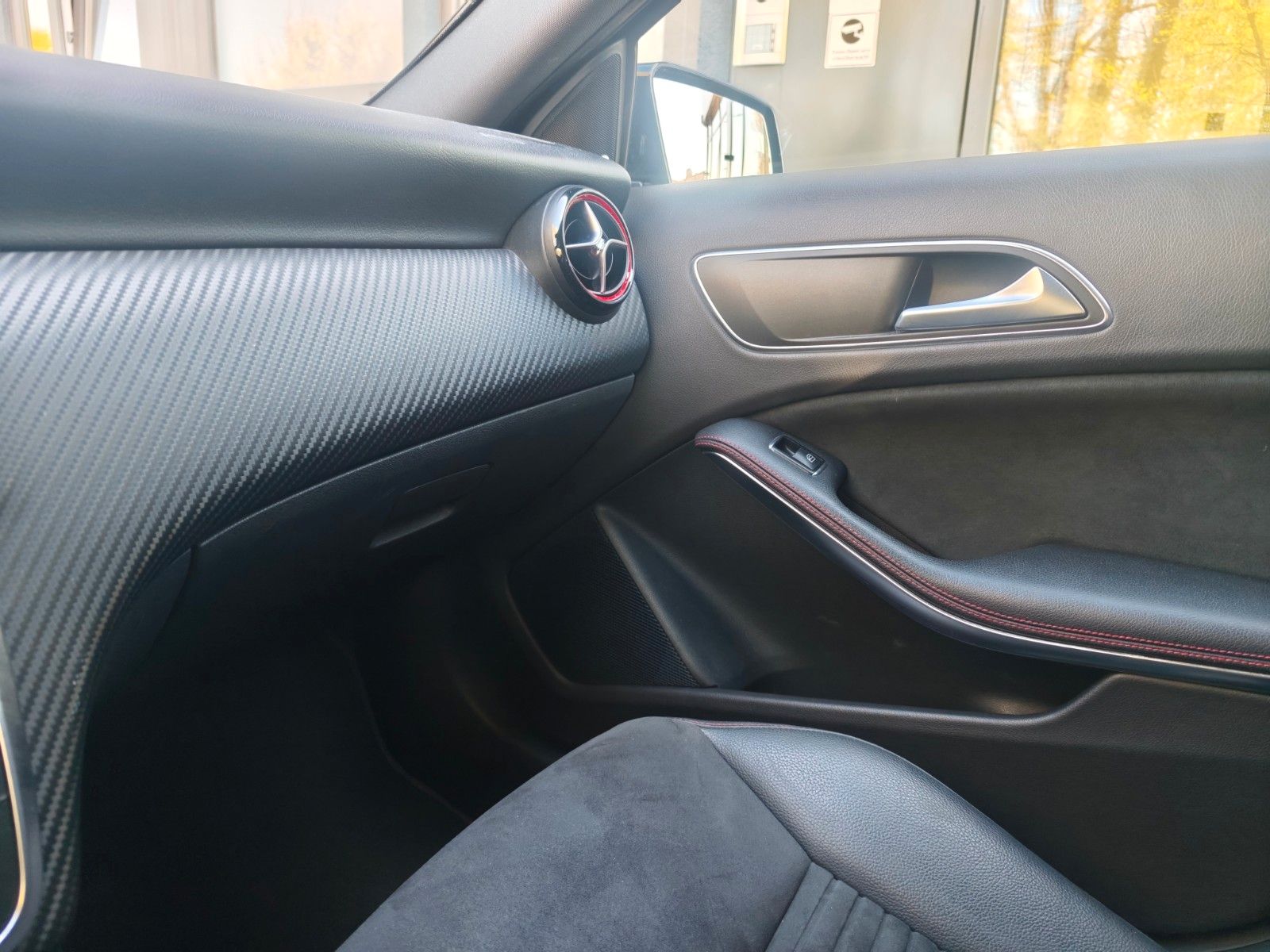 Fahrzeugabbildung Mercedes-Benz A 250 AUT. AMG-LINE*HARMAN&KARDON*PANORAMA*