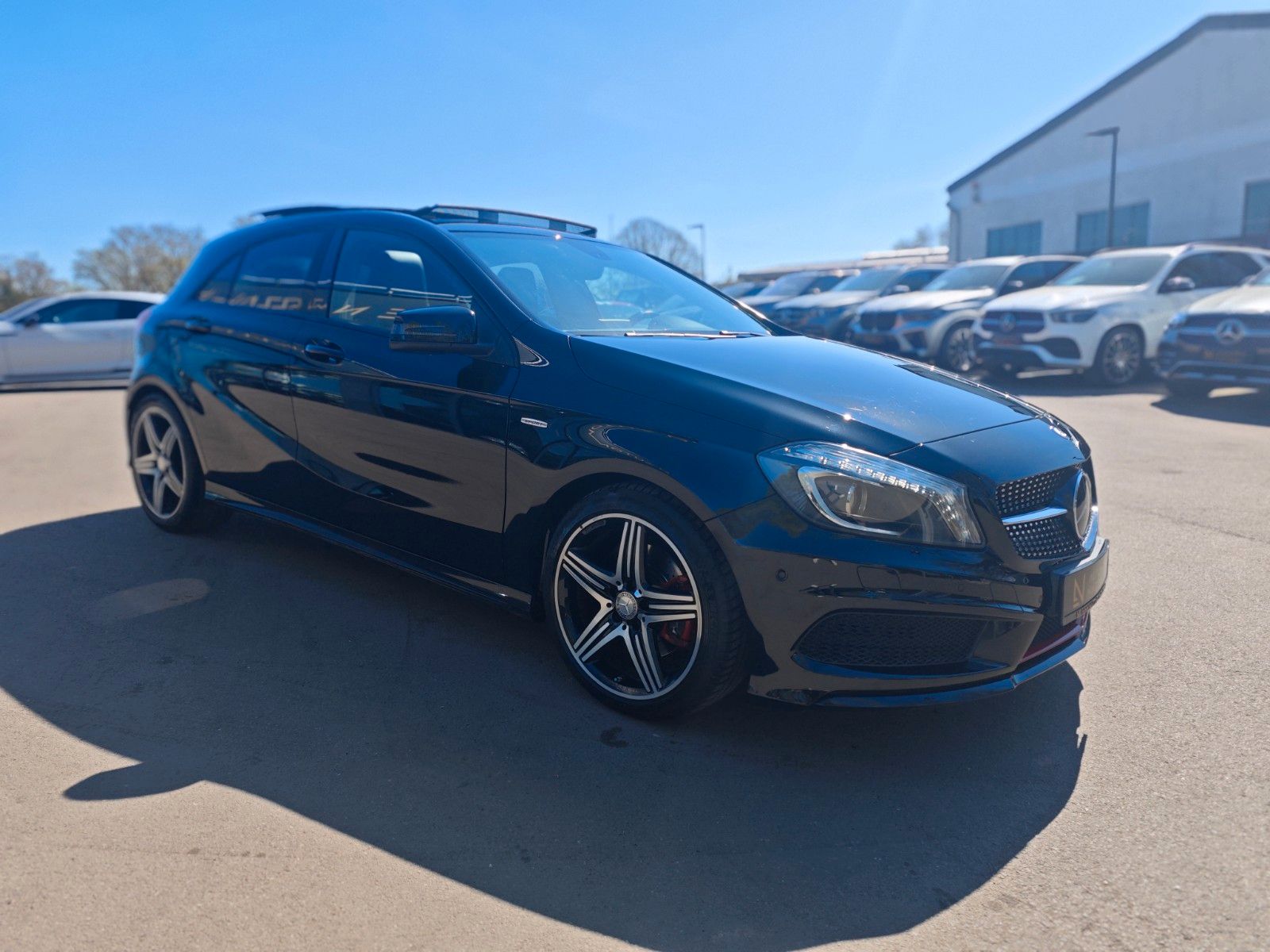 Fahrzeugabbildung Mercedes-Benz A 250 AUT. AMG-LINE*HARMAN&KARDON*PANORAMA*