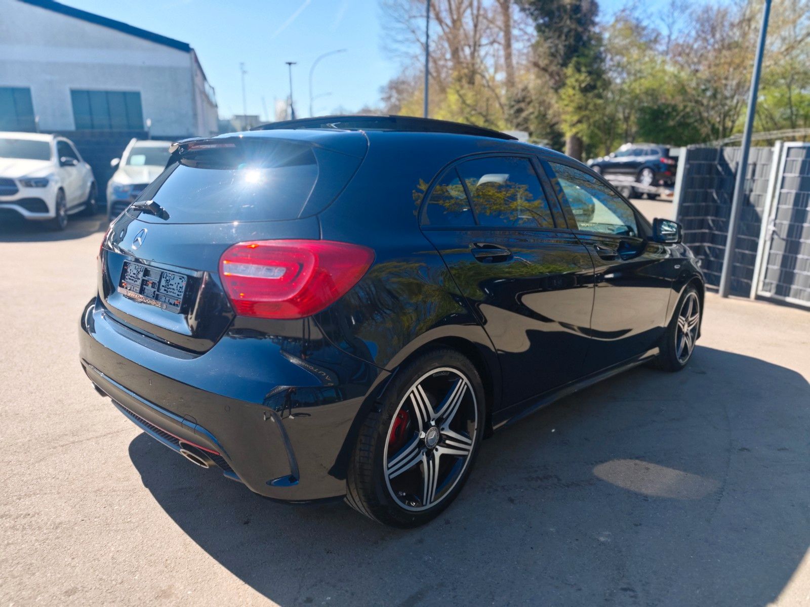 Fahrzeugabbildung Mercedes-Benz A 250 AUT. AMG-LINE*HARMAN&KARDON*PANORAMA*