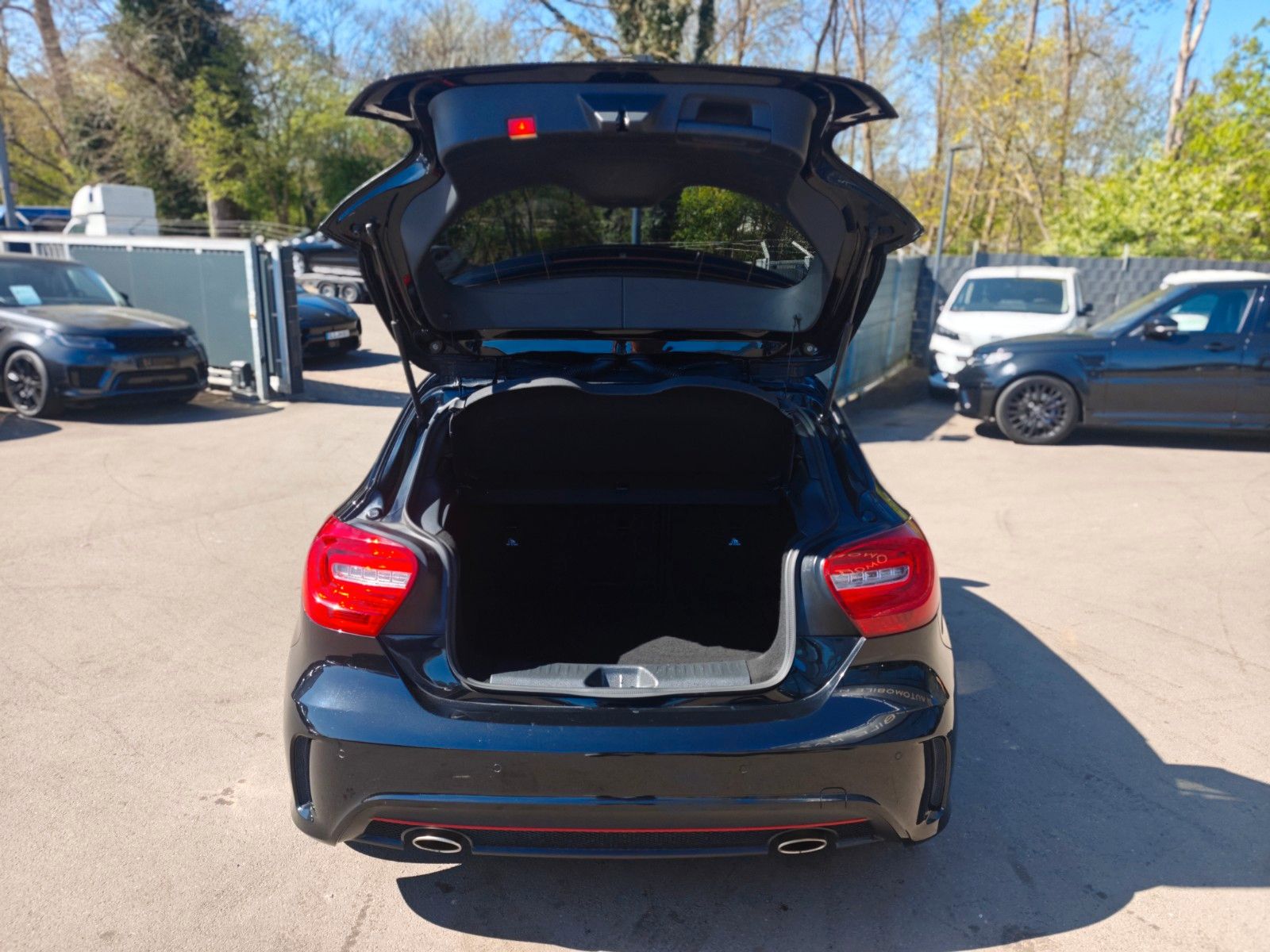 Fahrzeugabbildung Mercedes-Benz A 250 AUT. AMG-LINE*HARMAN&KARDON*PANORAMA*