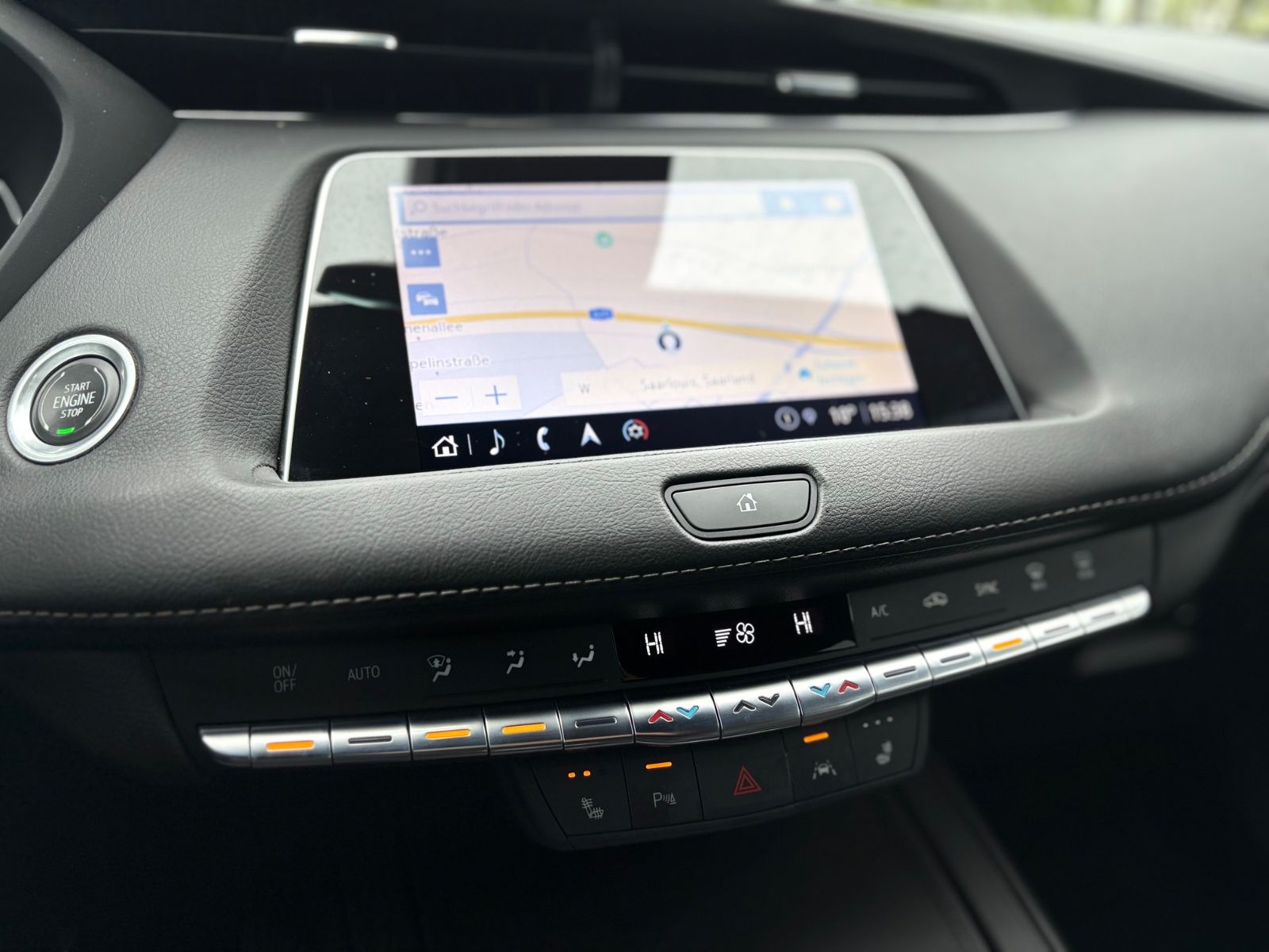 Fahrzeugabbildung Cadillac XT4 LUXURY AWD *1. HAND*AUT*GARANTIE*BOSE*LED*