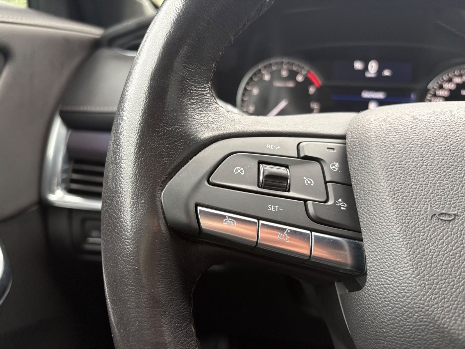 Fahrzeugabbildung Cadillac XT4 LUXURY AWD *1. HAND*AUT*GARANTIE*BOSE*LED*