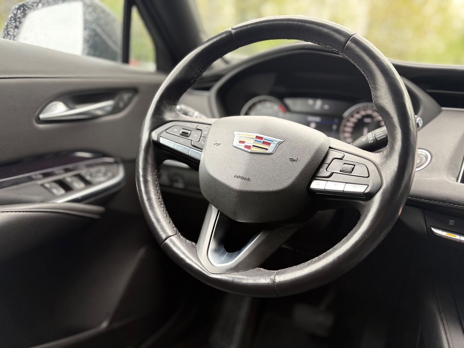 Fahrzeugabbildung Cadillac XT4 LUXURY AWD *1. HAND*AUT*GARANTIE*BOSE*LED*