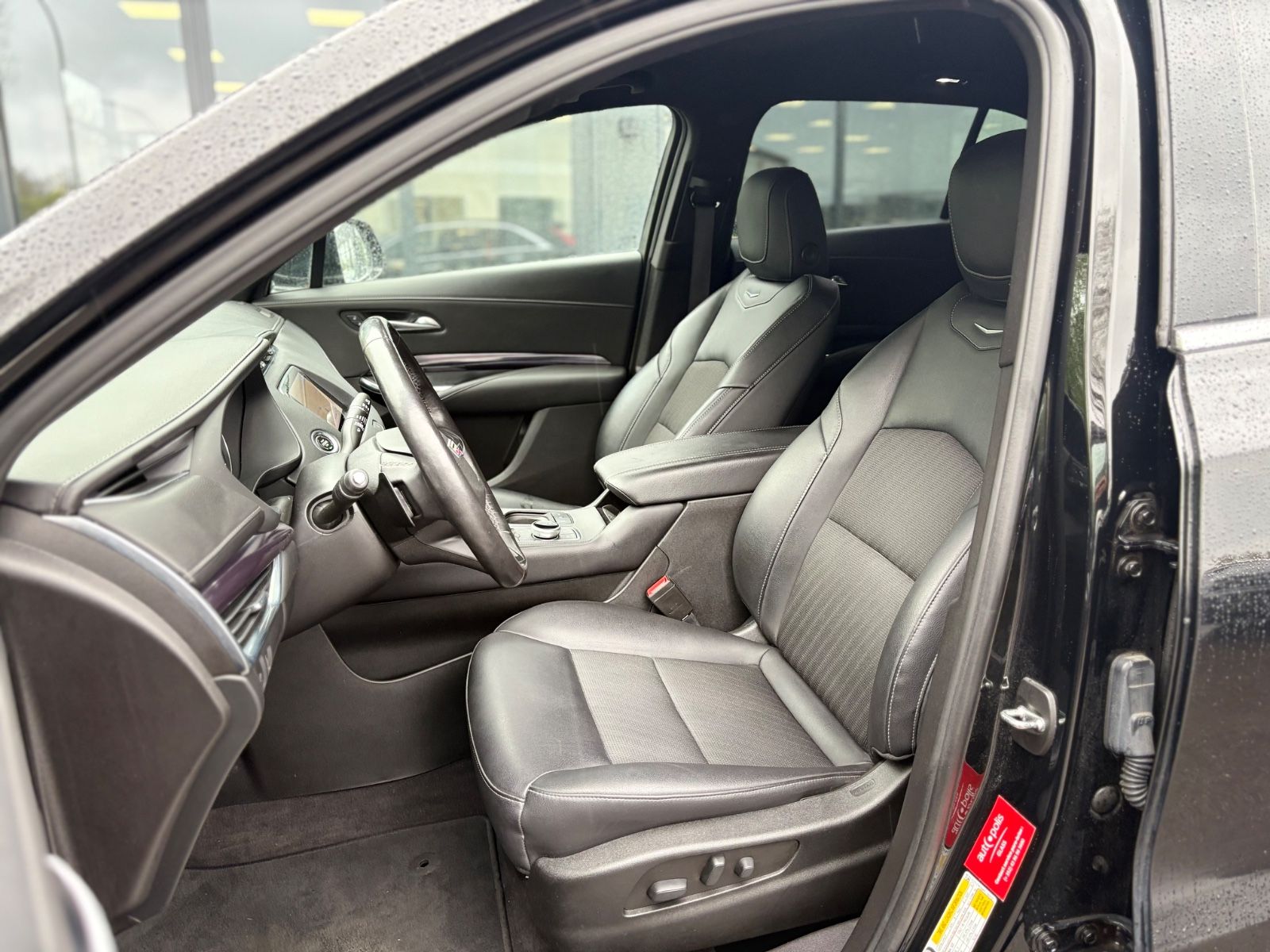Fahrzeugabbildung Cadillac XT4 LUXURY AWD *1. HAND*AUT*GARANTIE*BOSE*LED*