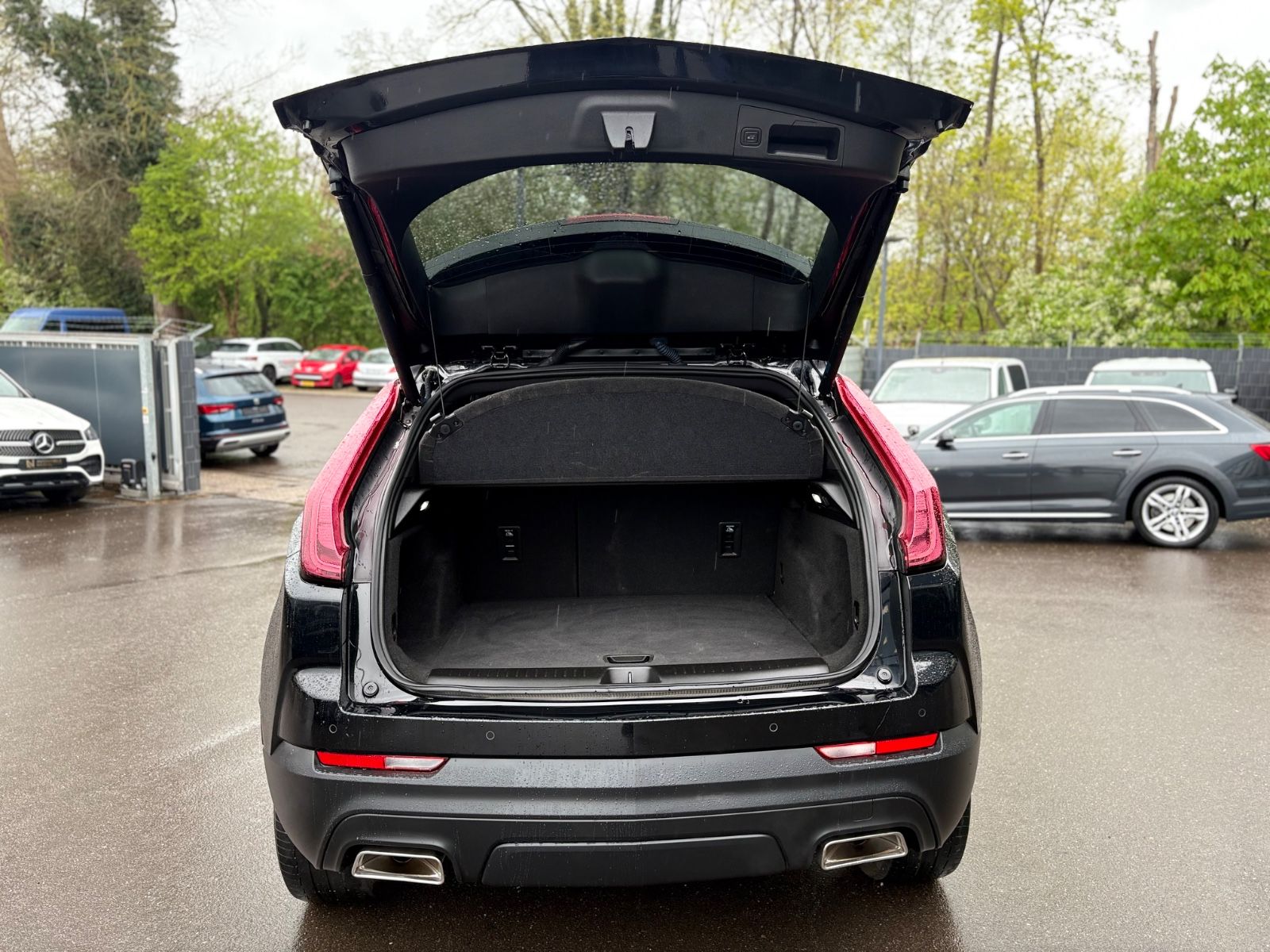 Fahrzeugabbildung Cadillac XT4 LUXURY AWD *1. HAND*AUT*GARANTIE*BOSE*LED*