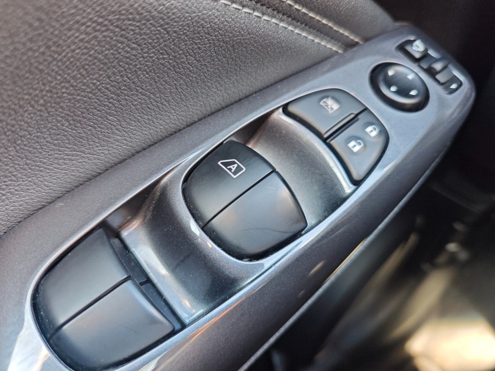 Fahrzeugabbildung Nissan JUKE N-DESIGN *VOLL-LED*360°*ALCANTARA*NAVI*