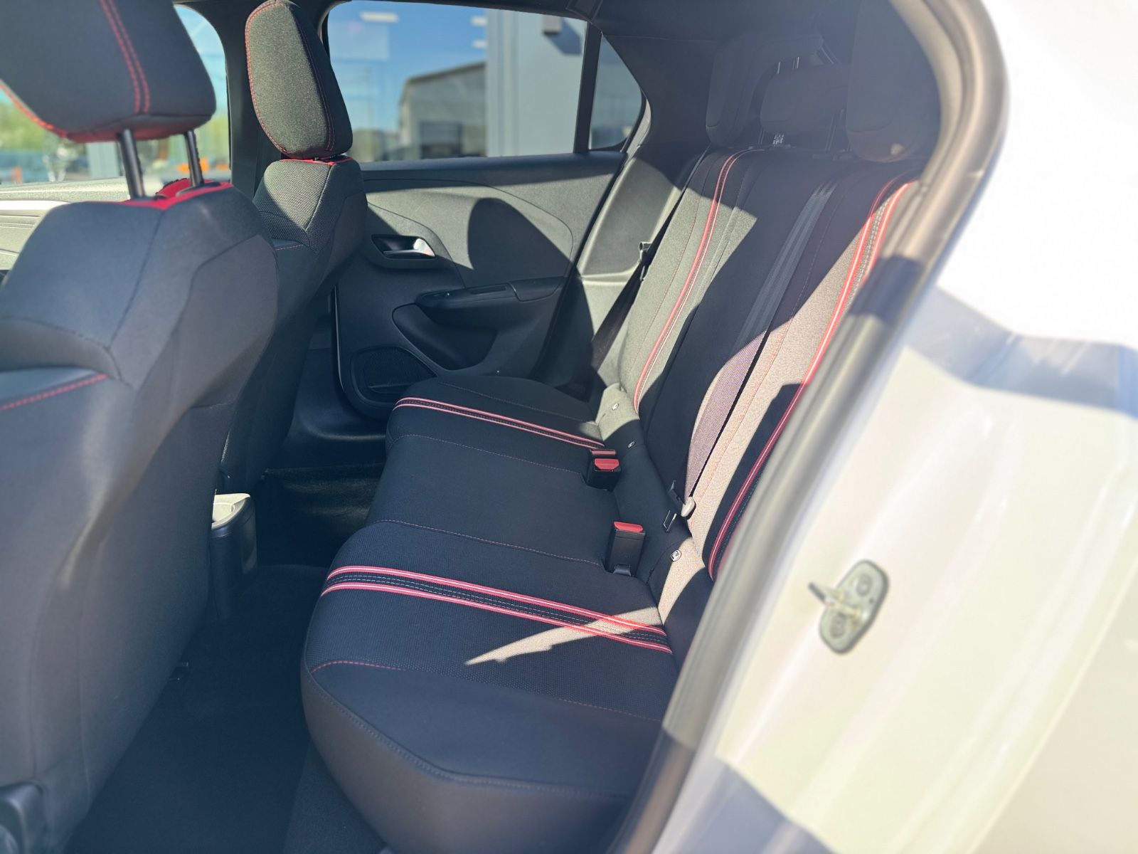 Fahrzeugabbildung Opel CORSA F GS LINE *AUT*NAVI*TEILLEDER*PANO*