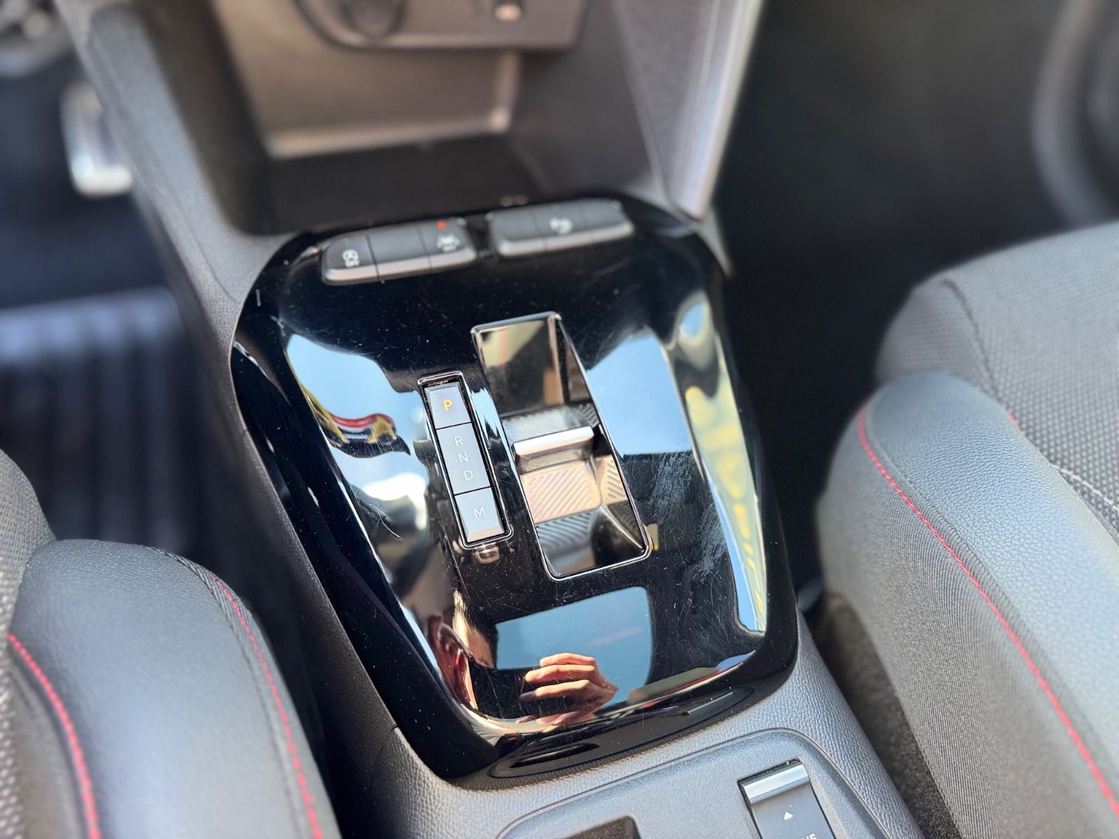 Fahrzeugabbildung Opel CORSA F GS LINE *AUT*NAVI*TEILLEDER*PANO*