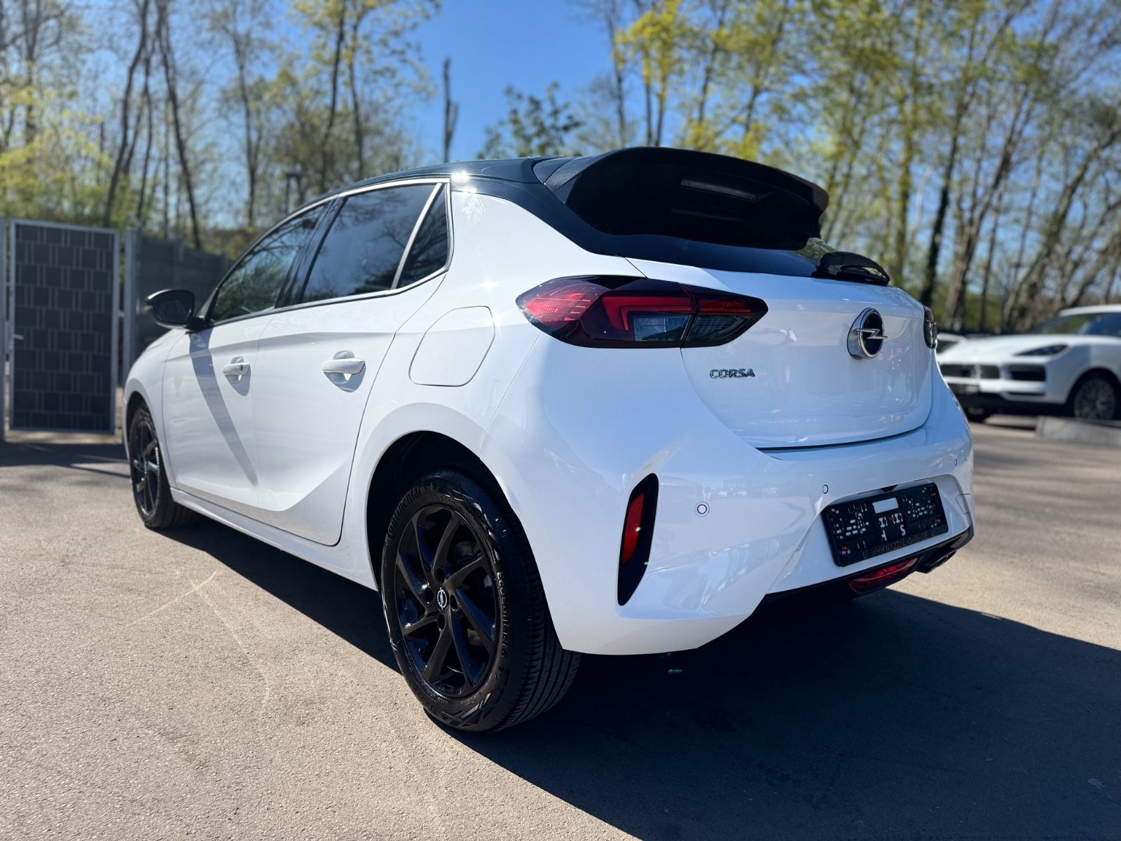 Fahrzeugabbildung Opel CORSA F GS LINE *AUT*NAVI*TEILLEDER*PANO*