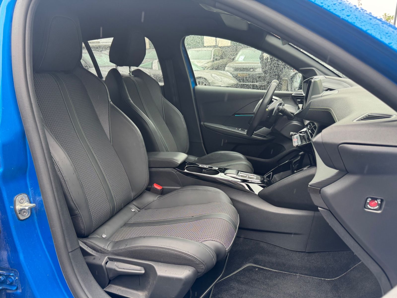 Fahrzeugabbildung Peugeot 208 GT LINE *AUT*LED*NAVI*SHZ*VIRTUELL*ALU*