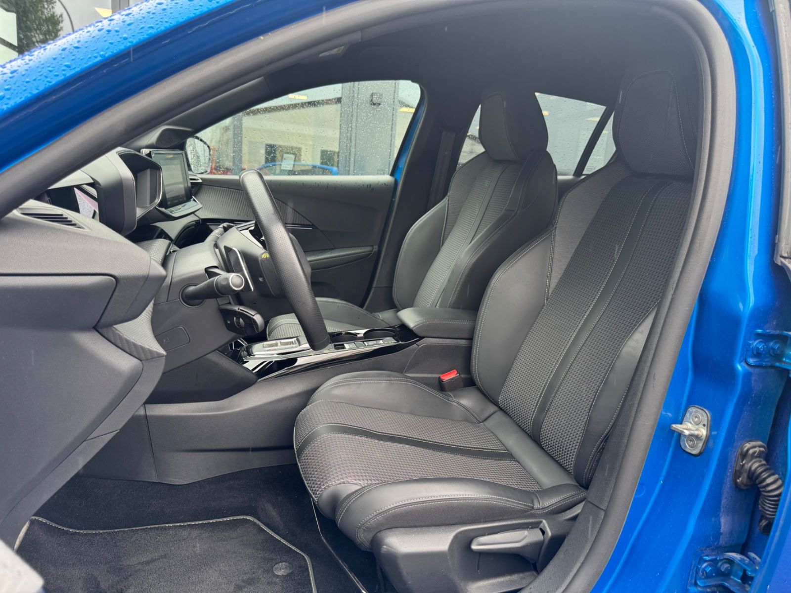 Fahrzeugabbildung Peugeot 208 GT LINE *AUT*LED*NAVI*SHZ*VIRTUELL*ALU*