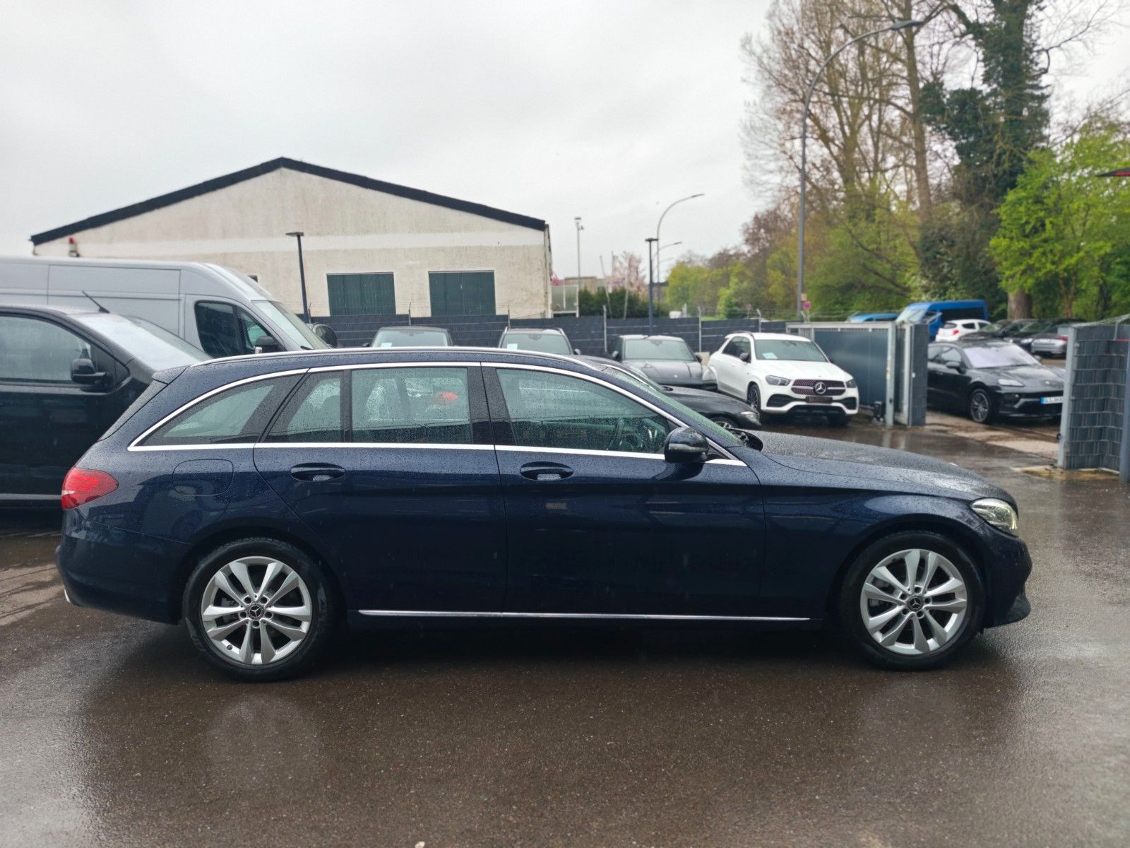 Fahrzeugabbildung Mercedes-Benz C 200 T-MODELL AVANTGARDE *LED*KAM*AHK*FACELIFT*