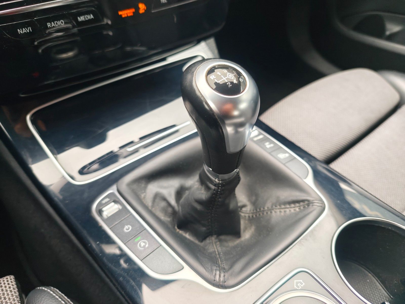 Fahrzeugabbildung Mercedes-Benz C 200 T-MODELL AVANTGARDE *LED*KAM*AHK*FACELIFT*