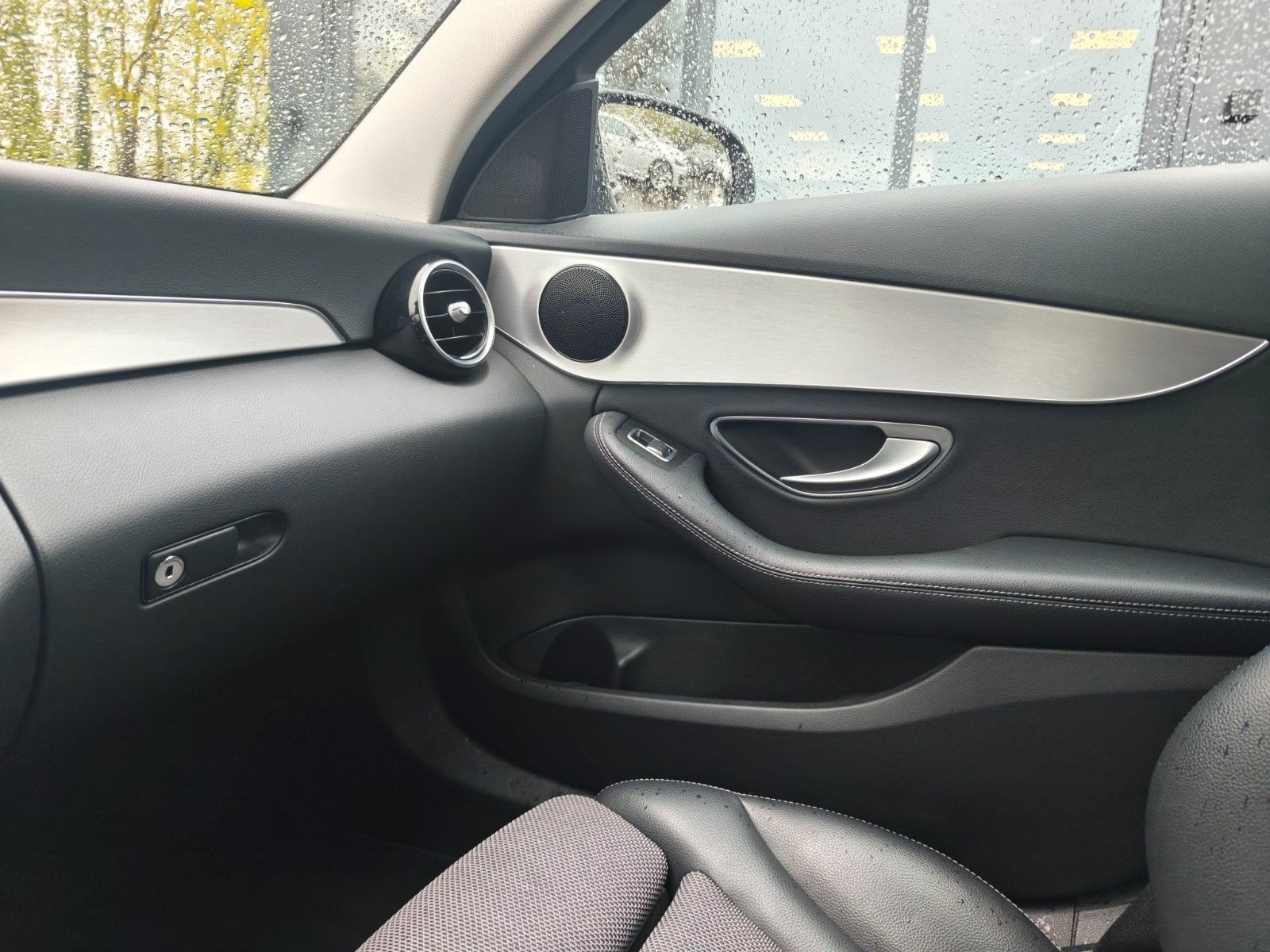 Fahrzeugabbildung Mercedes-Benz C 200 T-MODELL AVANTGARDE *LED*KAM*AHK*FACELIFT*