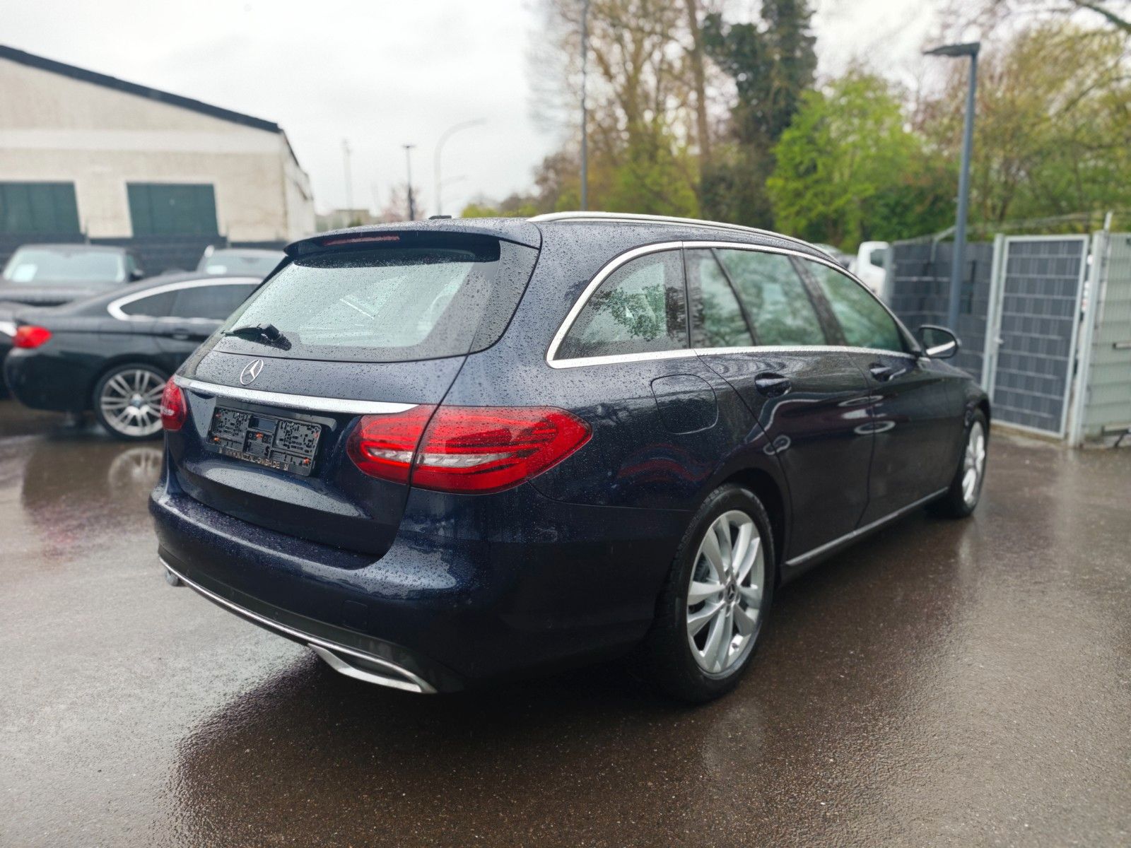 Fahrzeugabbildung Mercedes-Benz C 200 T-MODELL AVANTGARDE *LED*KAM*AHK*FACELIFT*