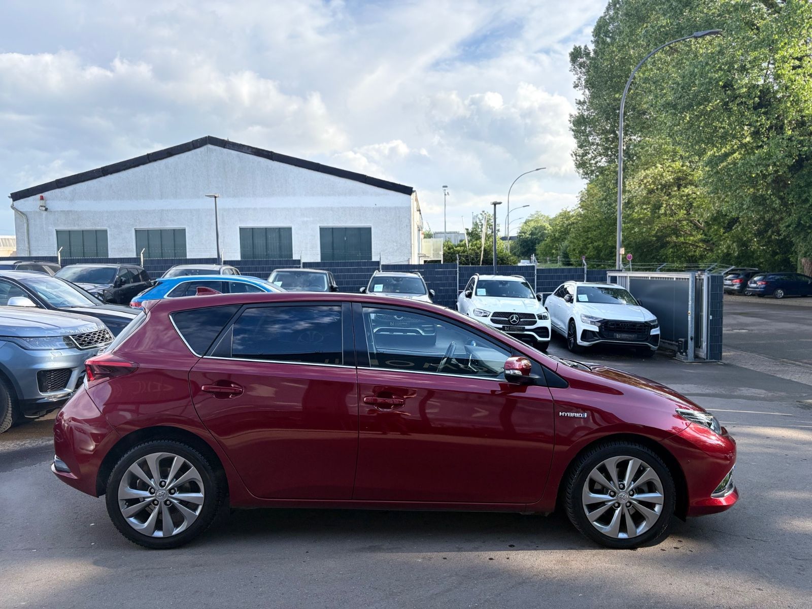 Fahrzeugabbildung Toyota AURIS EDITION-S *AUT*NAVI*LED*SHZ*ALU*TEILLEDER*