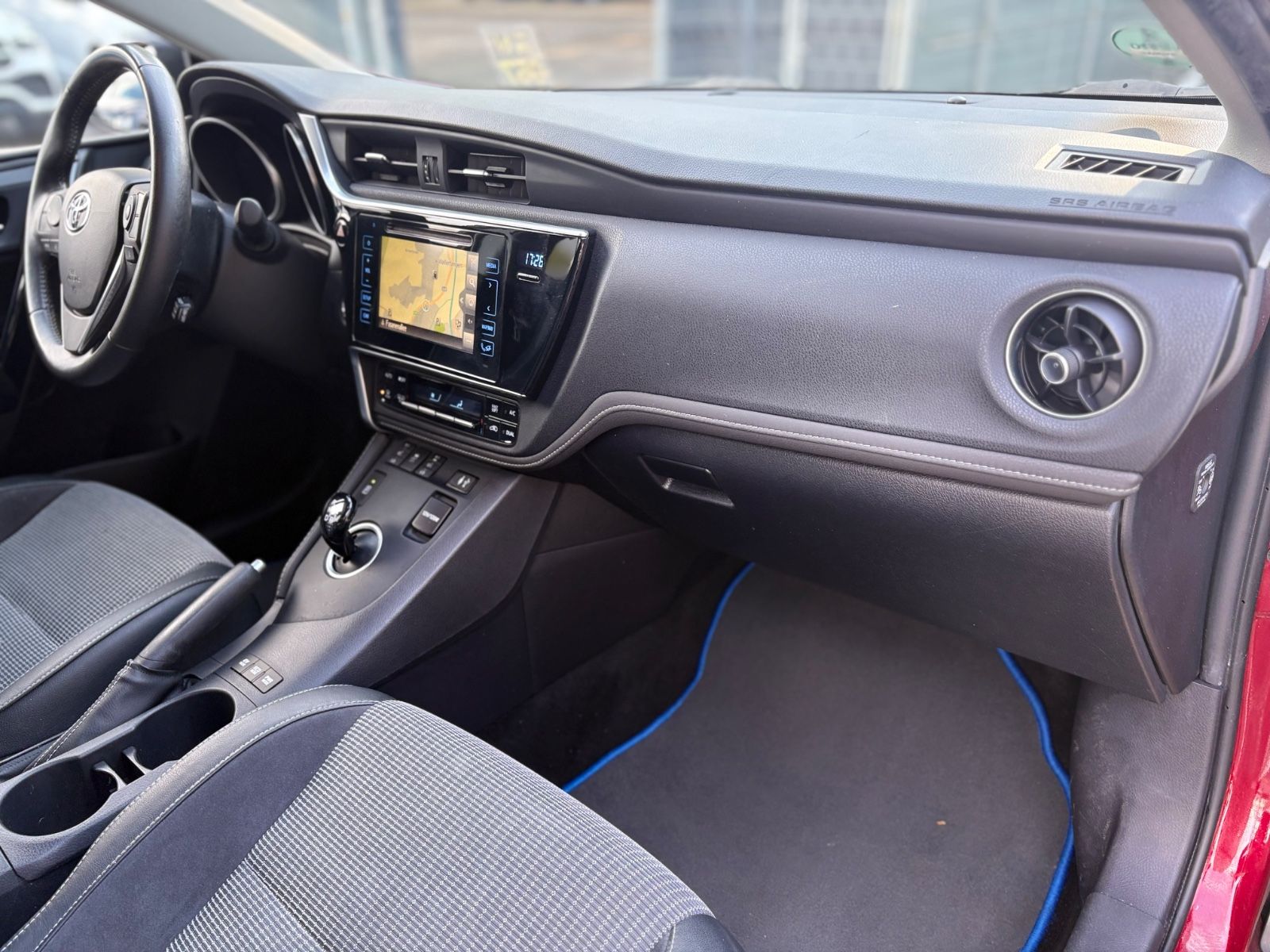 Fahrzeugabbildung Toyota AURIS EDITION-S *AUT*NAVI*LED*SHZ*ALU*TEILLEDER*