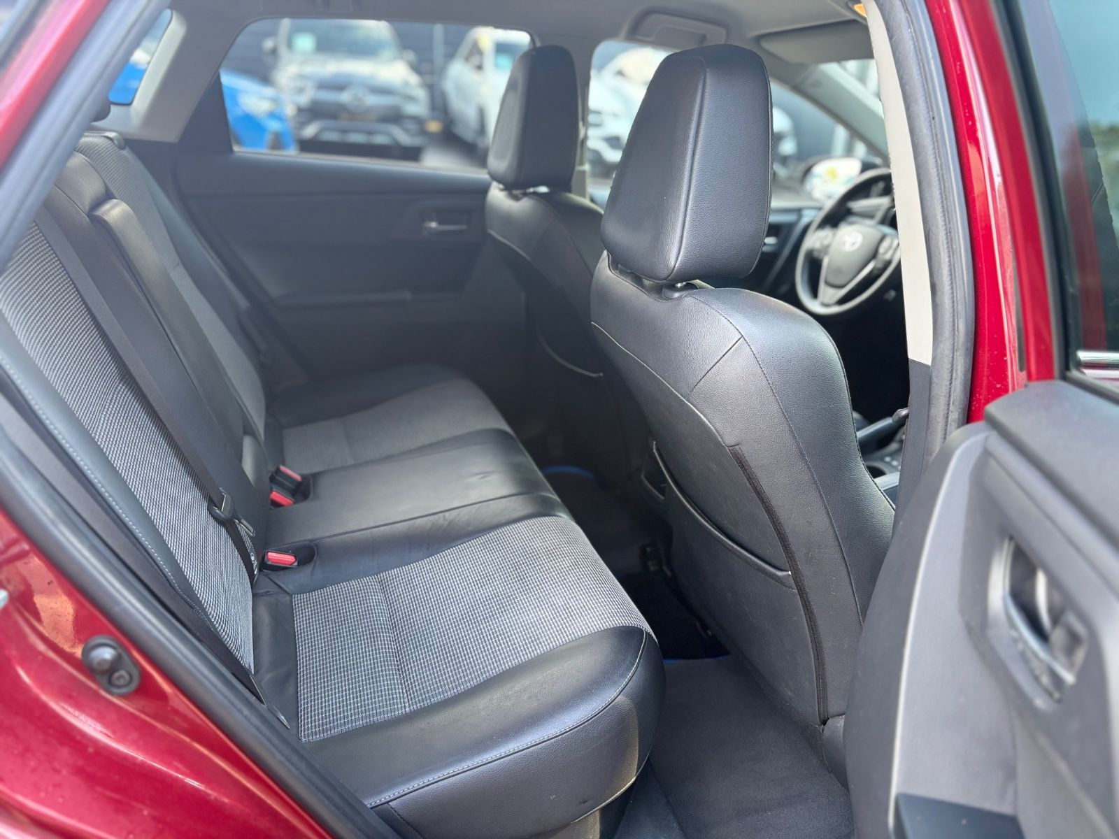 Fahrzeugabbildung Toyota AURIS EDITION-S *AUT*NAVI*LED*SHZ*ALU*TEILLEDER*