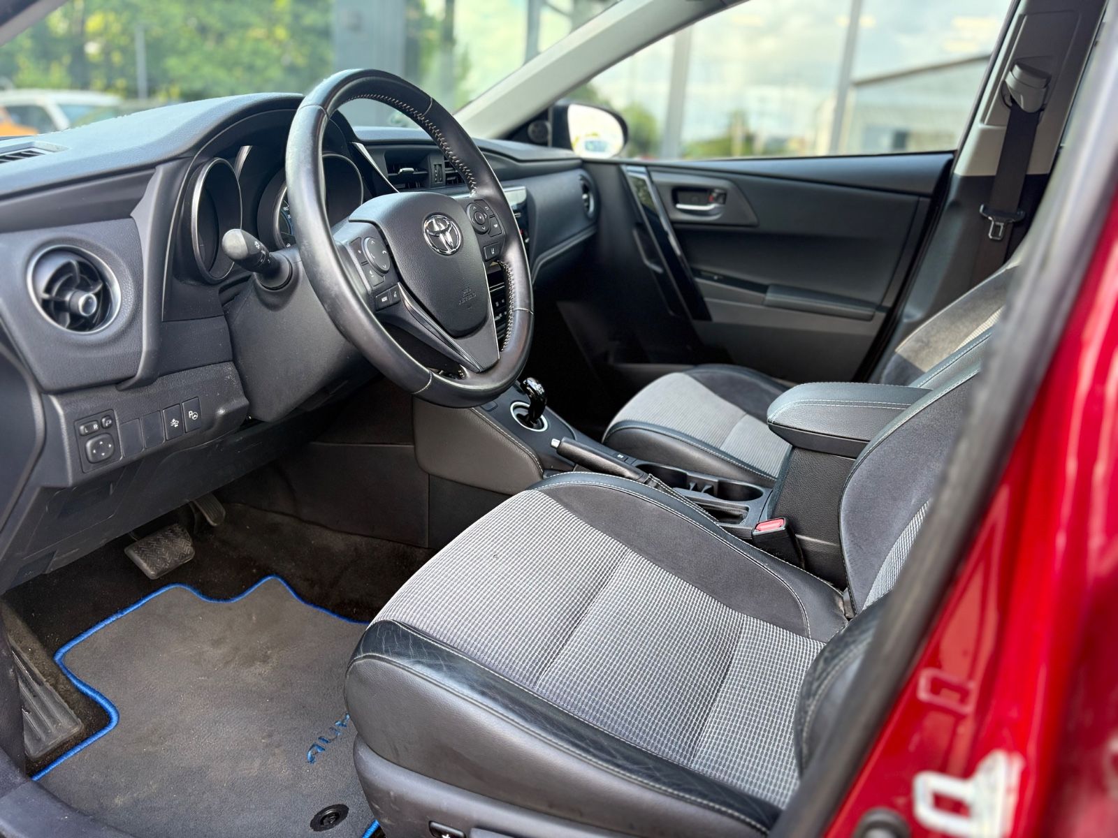 Fahrzeugabbildung Toyota AURIS EDITION-S *AUT*NAVI*LED*SHZ*ALU*TEILLEDER*