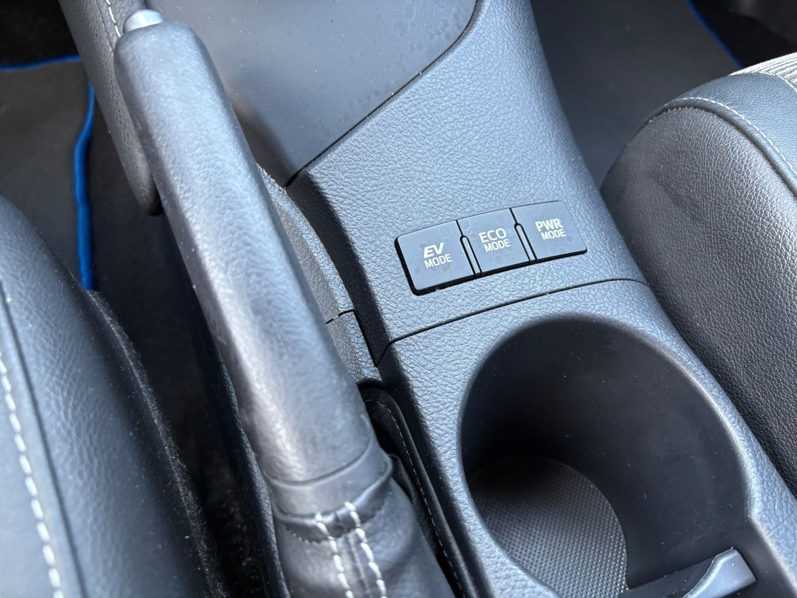 Fahrzeugabbildung Toyota AURIS EDITION-S *AUT*NAVI*LED*SHZ*ALU*TEILLEDER*