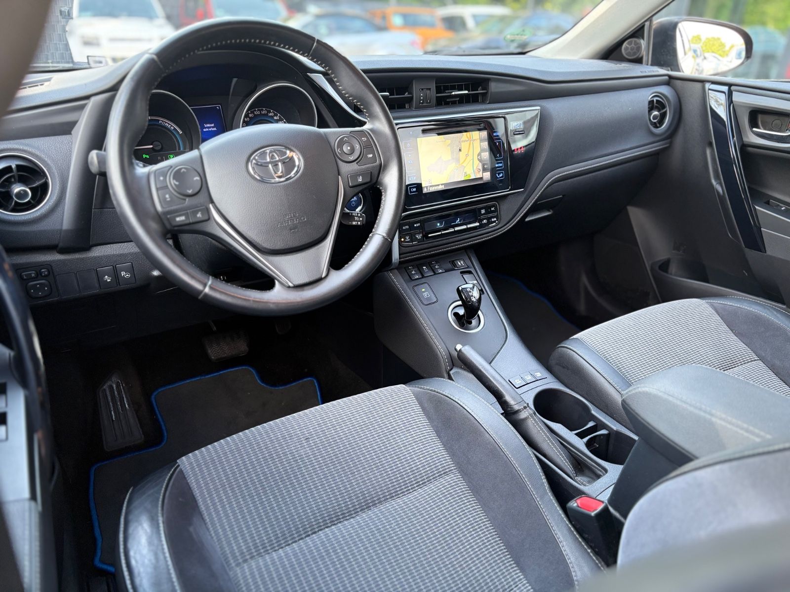 Fahrzeugabbildung Toyota AURIS EDITION-S *AUT*NAVI*LED*SHZ*ALU*TEILLEDER*