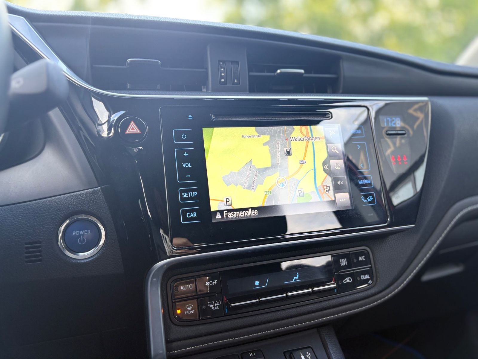 Fahrzeugabbildung Toyota AURIS EDITION-S *AUT*NAVI*LED*SHZ*ALU*TEILLEDER*