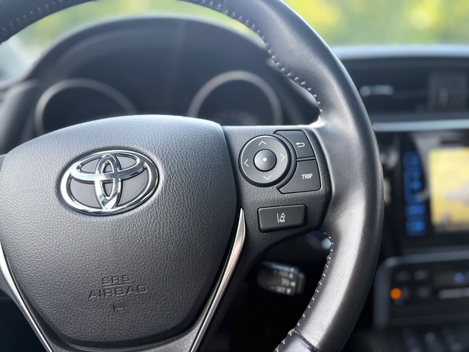 Fahrzeugabbildung Toyota AURIS EDITION-S *AUT*NAVI*LED*SHZ*ALU*TEILLEDER*