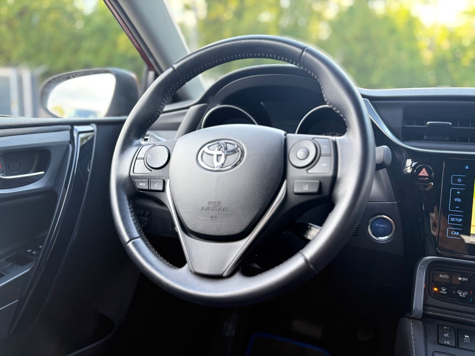 Fahrzeugabbildung Toyota AURIS EDITION-S *AUT*NAVI*LED*SHZ*ALU*TEILLEDER*