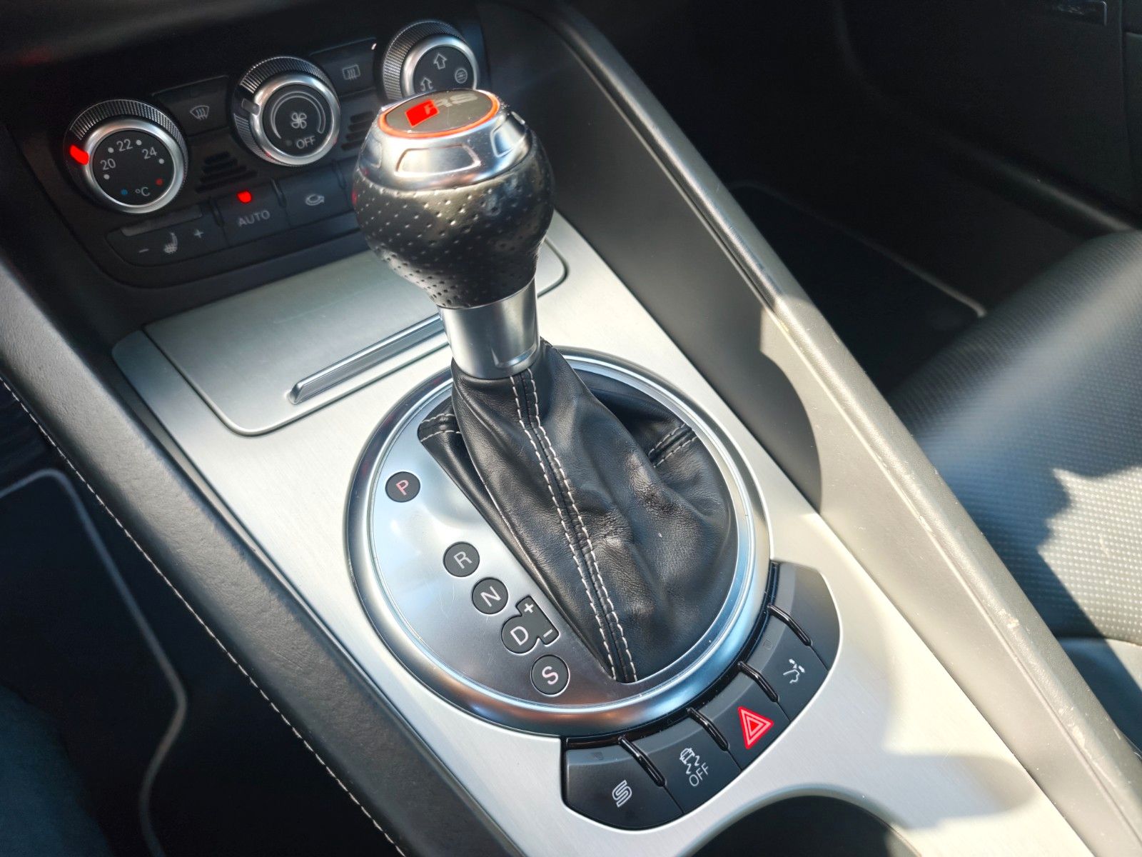 Fahrzeugabbildung Audi TT RS COUPE AUT.*NAVI*LEDER*LED*2.HAND*BOSE*