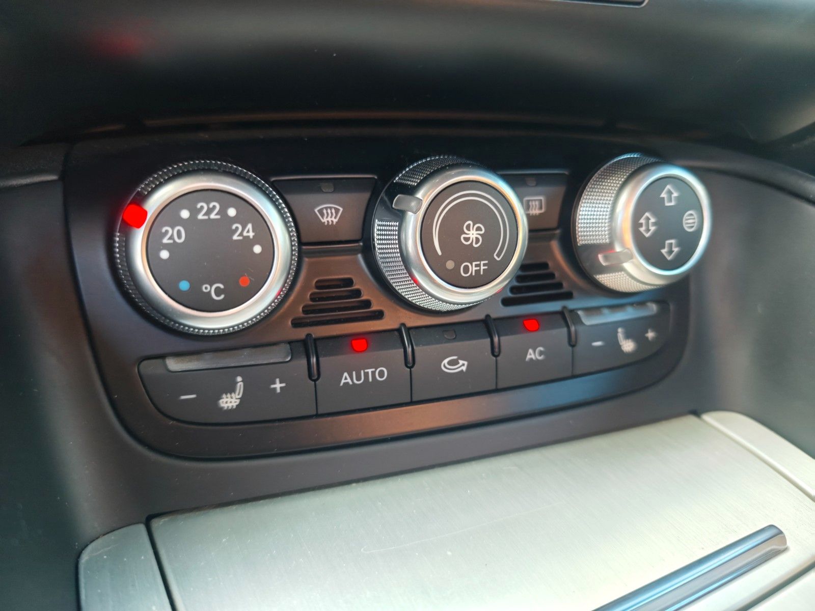 Fahrzeugabbildung Audi TT RS COUPE AUT.*NAVI*LEDER*LED*2.HAND*BOSE*