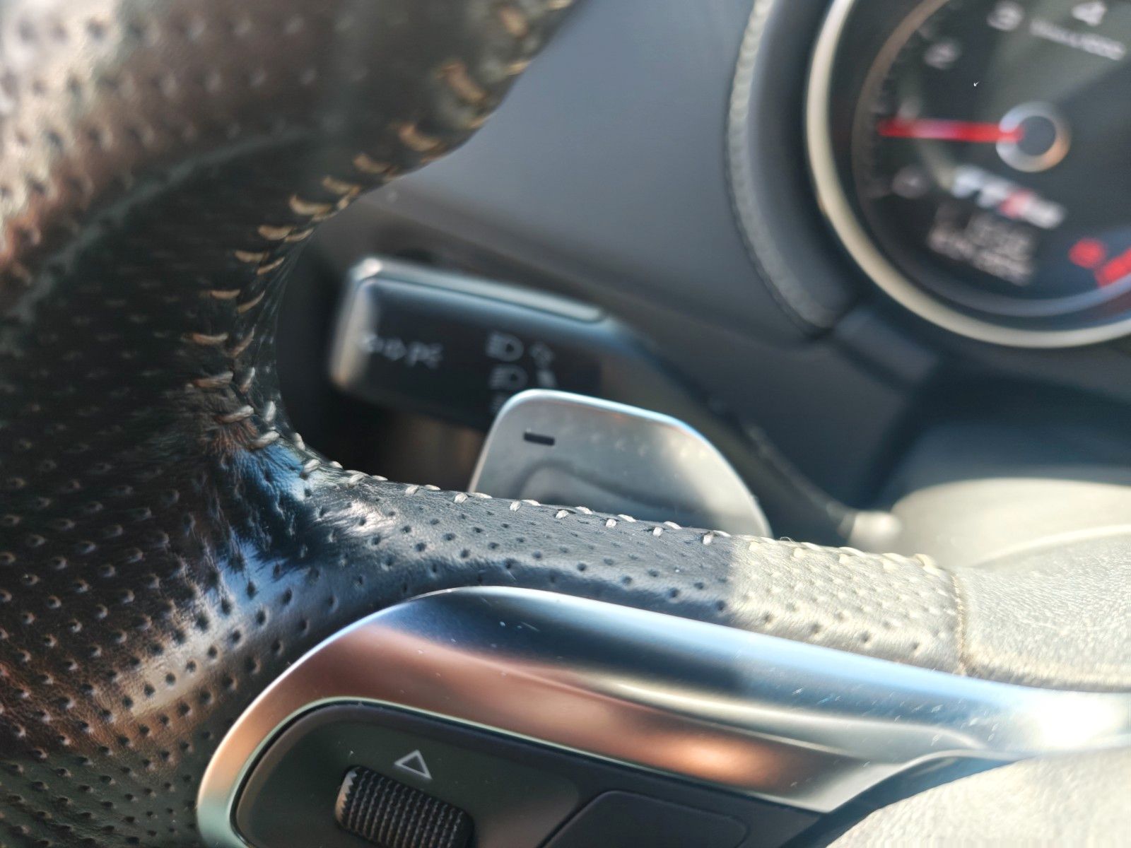 Fahrzeugabbildung Audi TT RS COUPE AUT.*NAVI*LEDER*LED*2.HAND*BOSE*