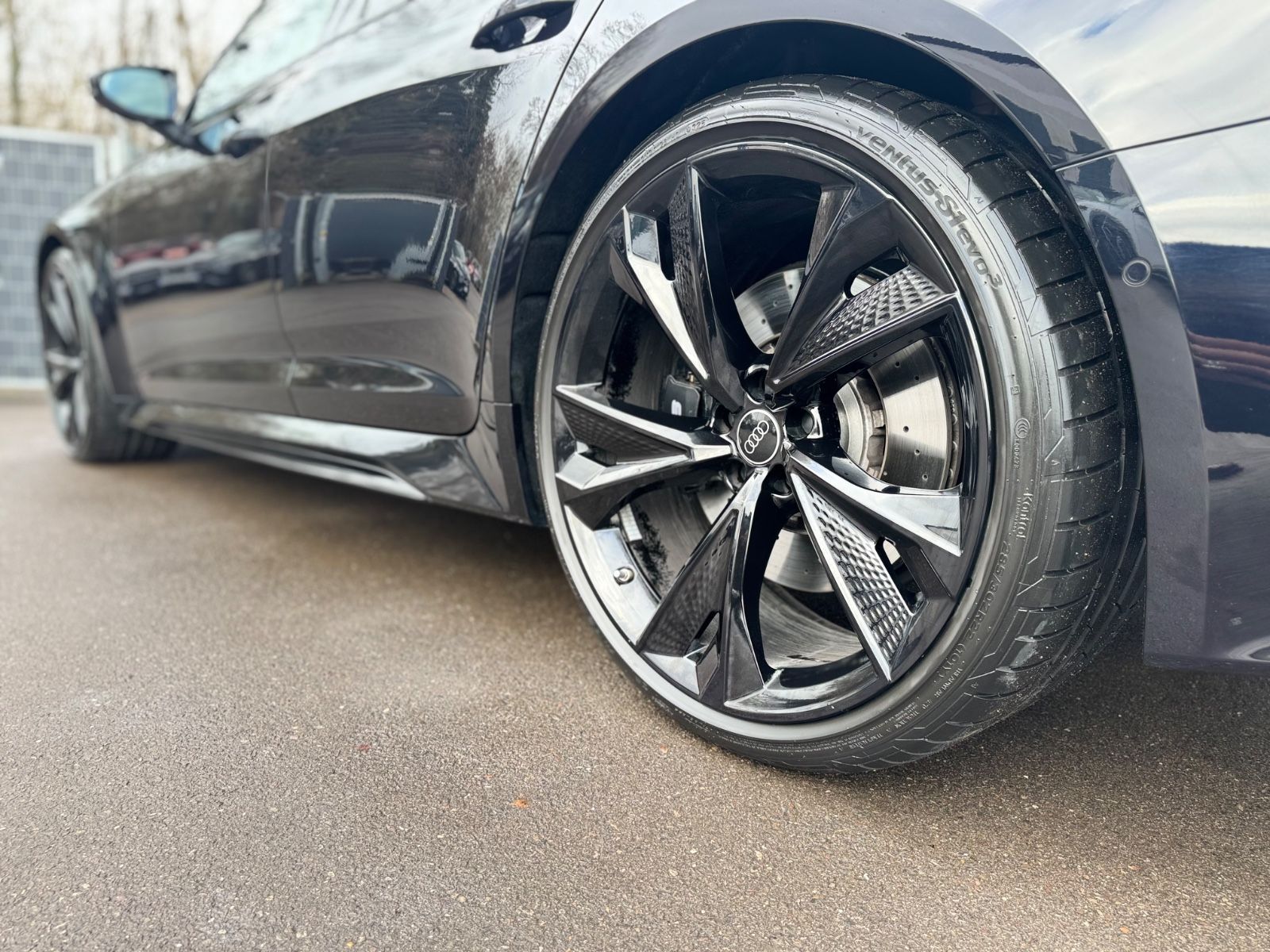 Fahrzeugabbildung Audi RS6 AVANT QUATTRO PERFORMANCE*22.Z*CARBON*AHK*