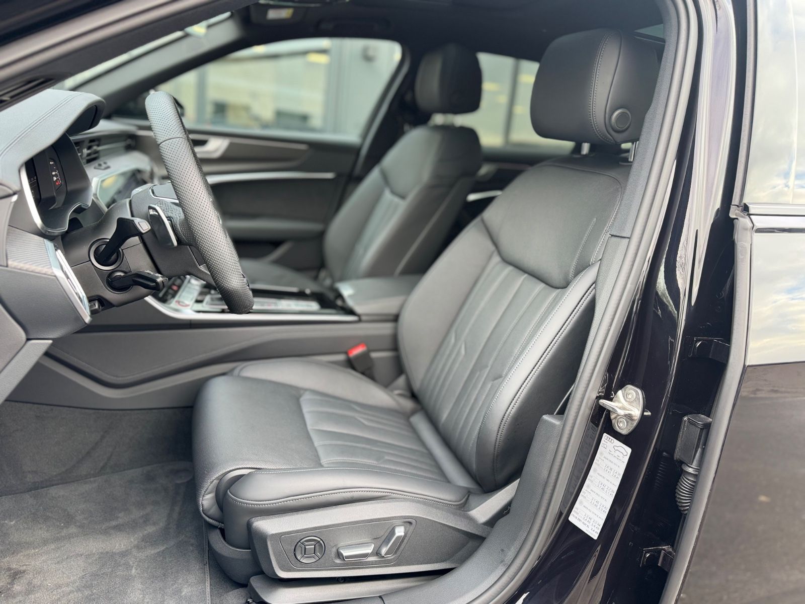 Fahrzeugabbildung Audi RS6 AVANT QUATTRO PERFORMANCE*22.Z*CARBON*AHK*