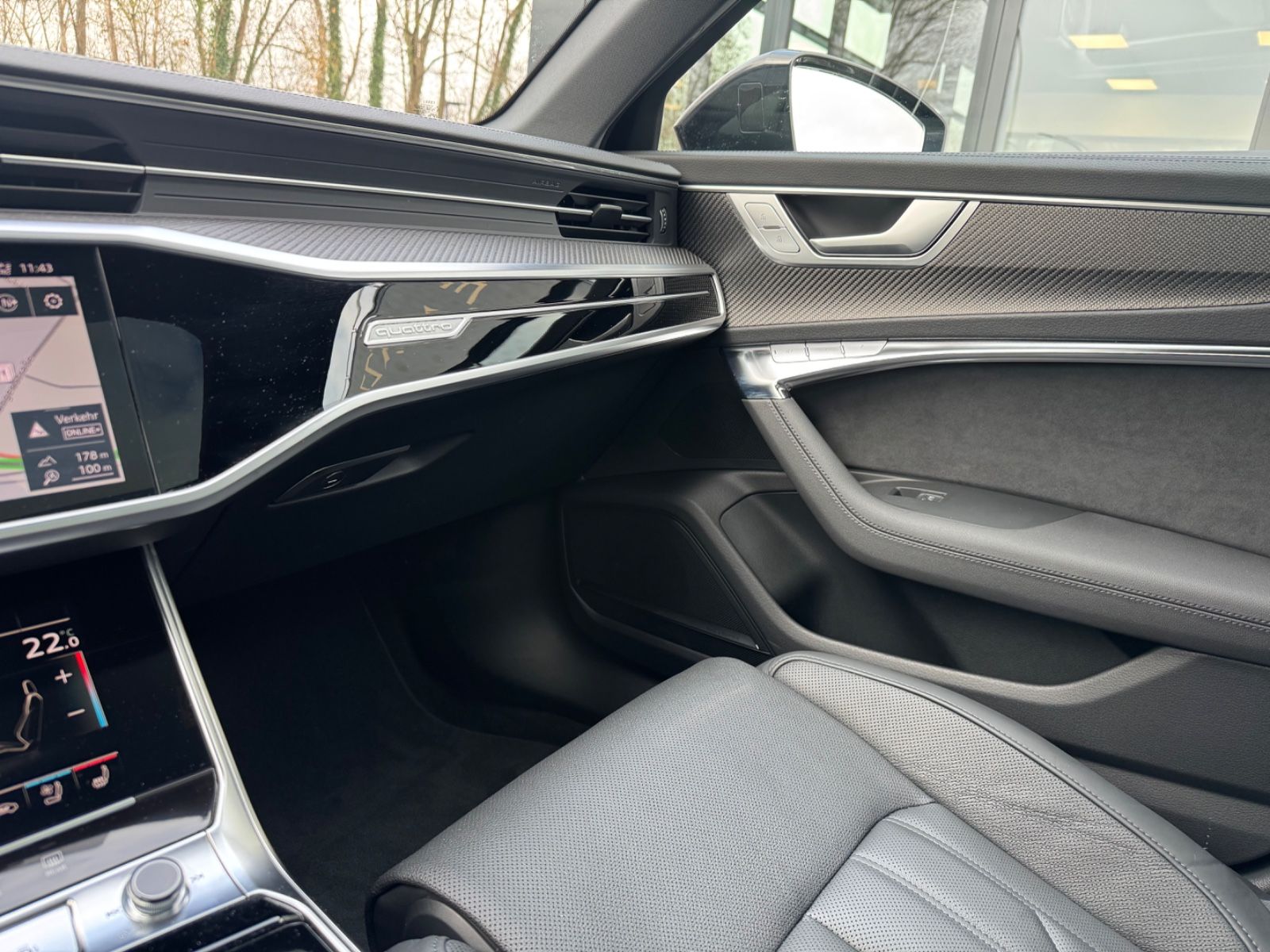 Fahrzeugabbildung Audi RS6 AVANT QUATTRO PERFORMANCE*22.Z*CARBON*AHK*