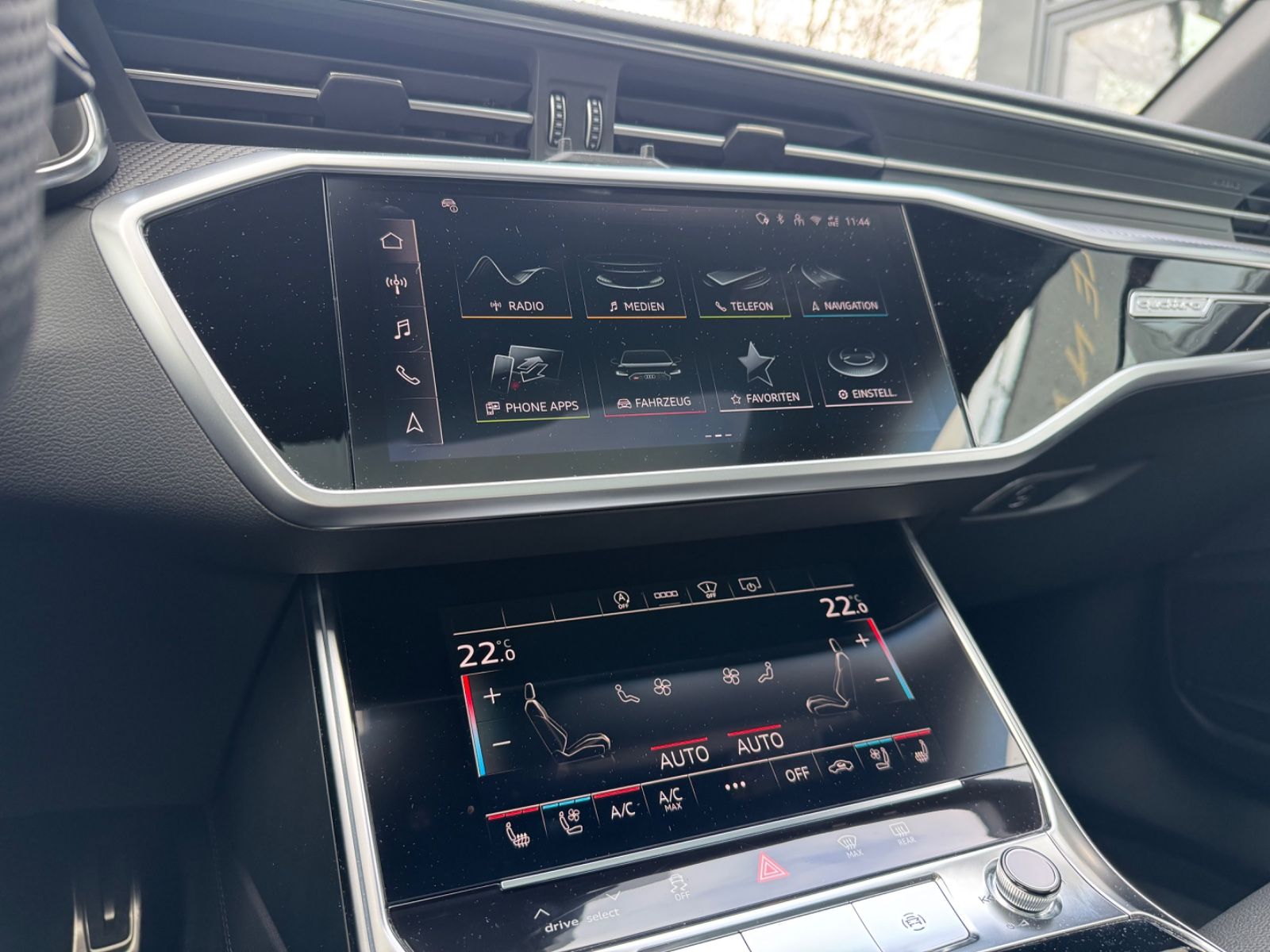 Fahrzeugabbildung Audi RS6 AVANT QUATTRO PERFORMANCE*22.Z*CARBON*AHK*