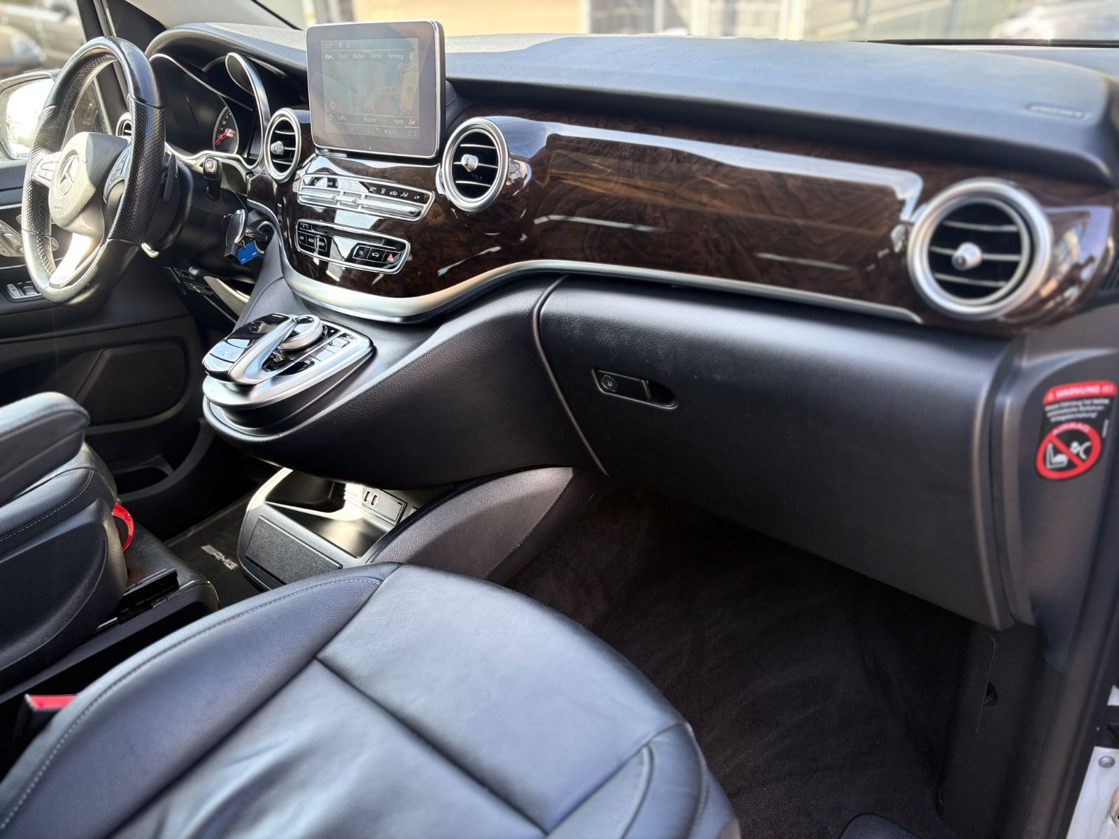 Fahrzeugabbildung Mercedes-Benz V 250 D LANG *MARCO POLO*AMG LINE*LEDER*STANDH*