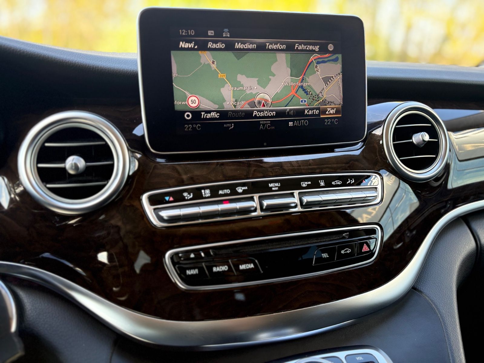 Fahrzeugabbildung Mercedes-Benz V 250 D LANG *MARCO POLO*AMG LINE*LEDER*STANDH*