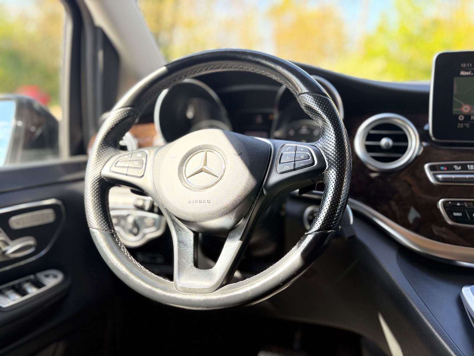 Fahrzeugabbildung Mercedes-Benz V 250 D LANG *MARCO POLO*AMG LINE*LEDER*STANDH*