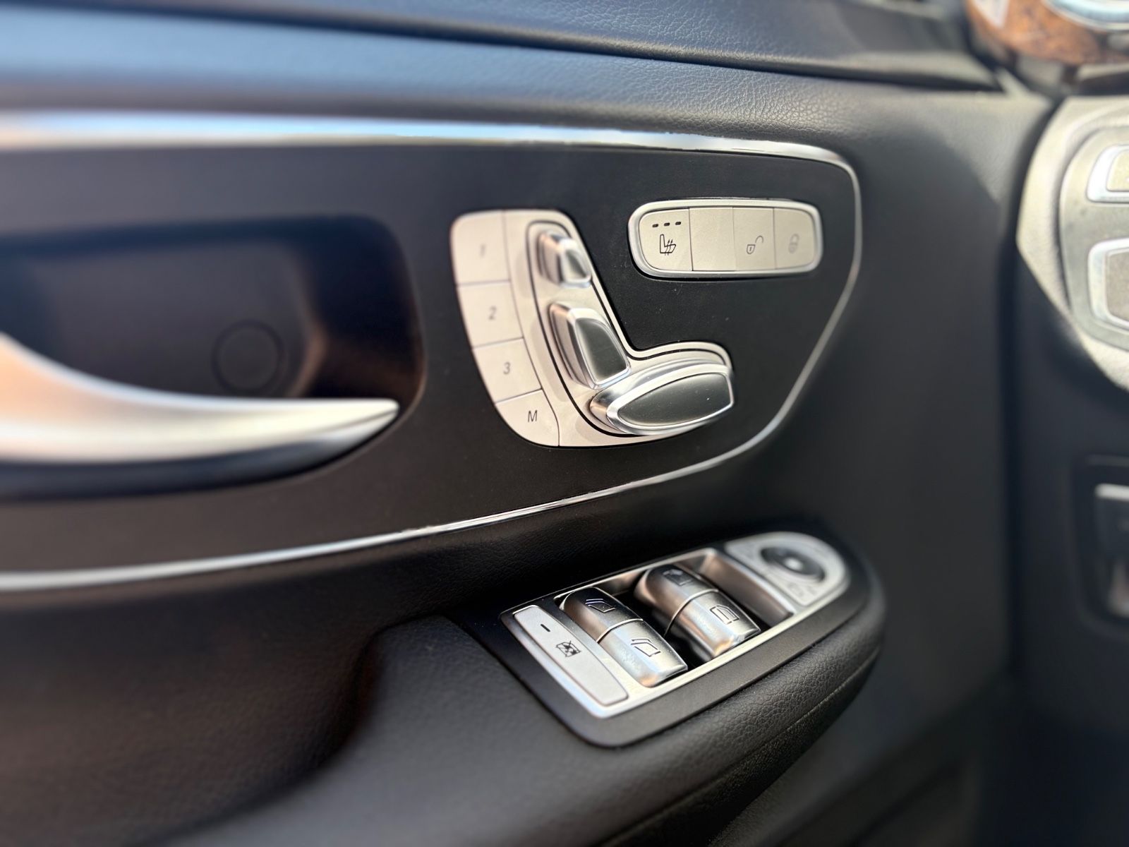 Fahrzeugabbildung Mercedes-Benz V 250 D LANG *MARCO POLO*AMG LINE*LEDER*STANDH*