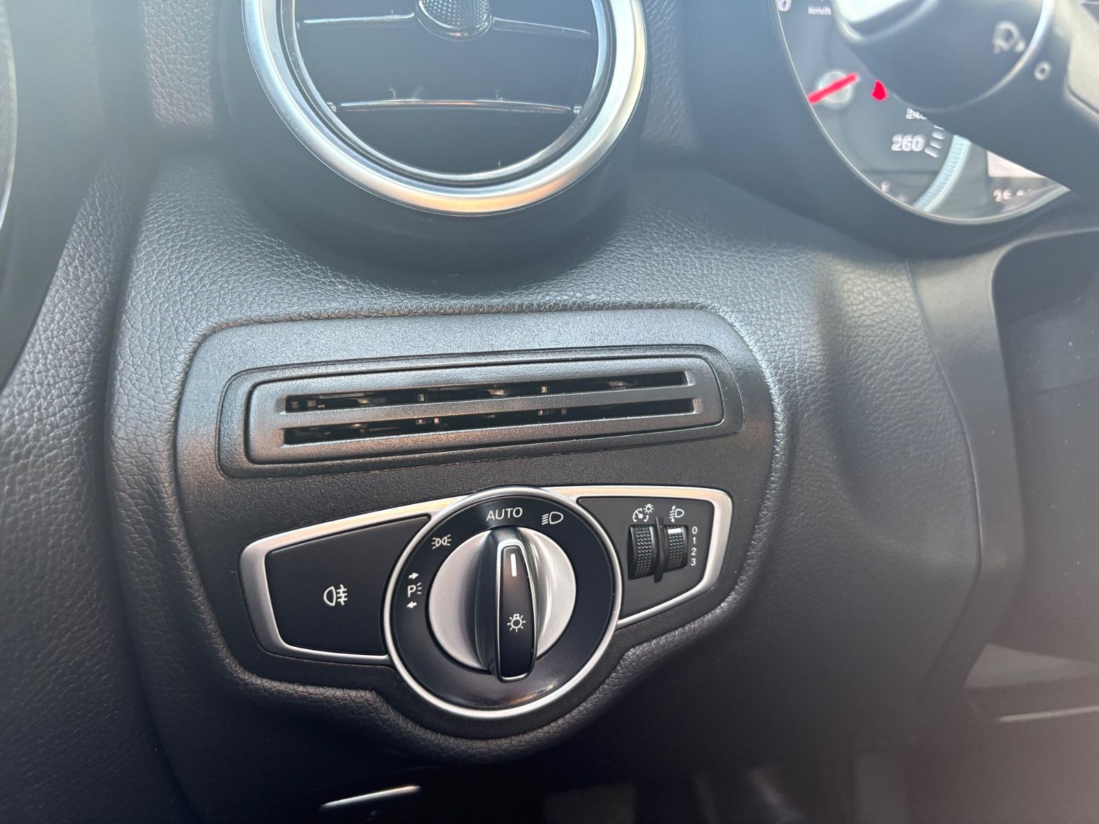 Fahrzeugabbildung Mercedes-Benz C 200 Coupe *NAVI*TEILLEDER*PDC*