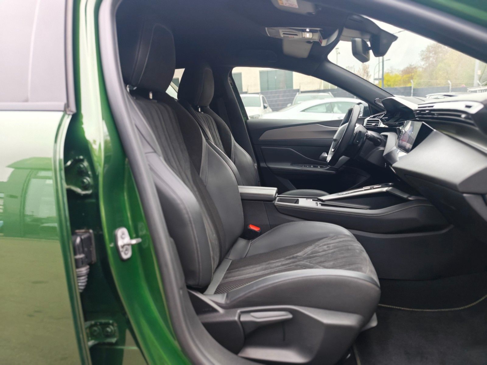 Fahrzeugabbildung Peugeot 308 GT*GT*SOUNDSYSTEM*NAVI*SHZ*KLIMAAUTO*