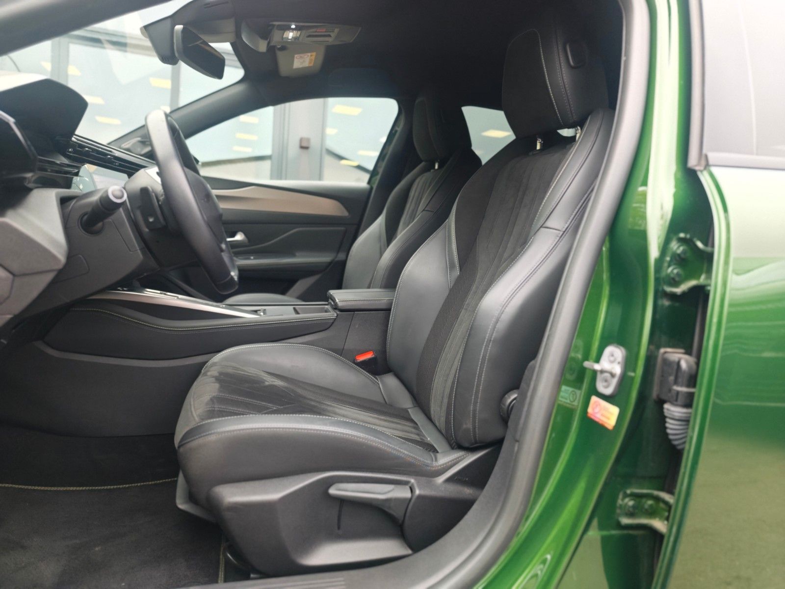 Fahrzeugabbildung Peugeot 308 GT*GT*SOUNDSYSTEM*NAVI*SHZ*KLIMAAUTO*