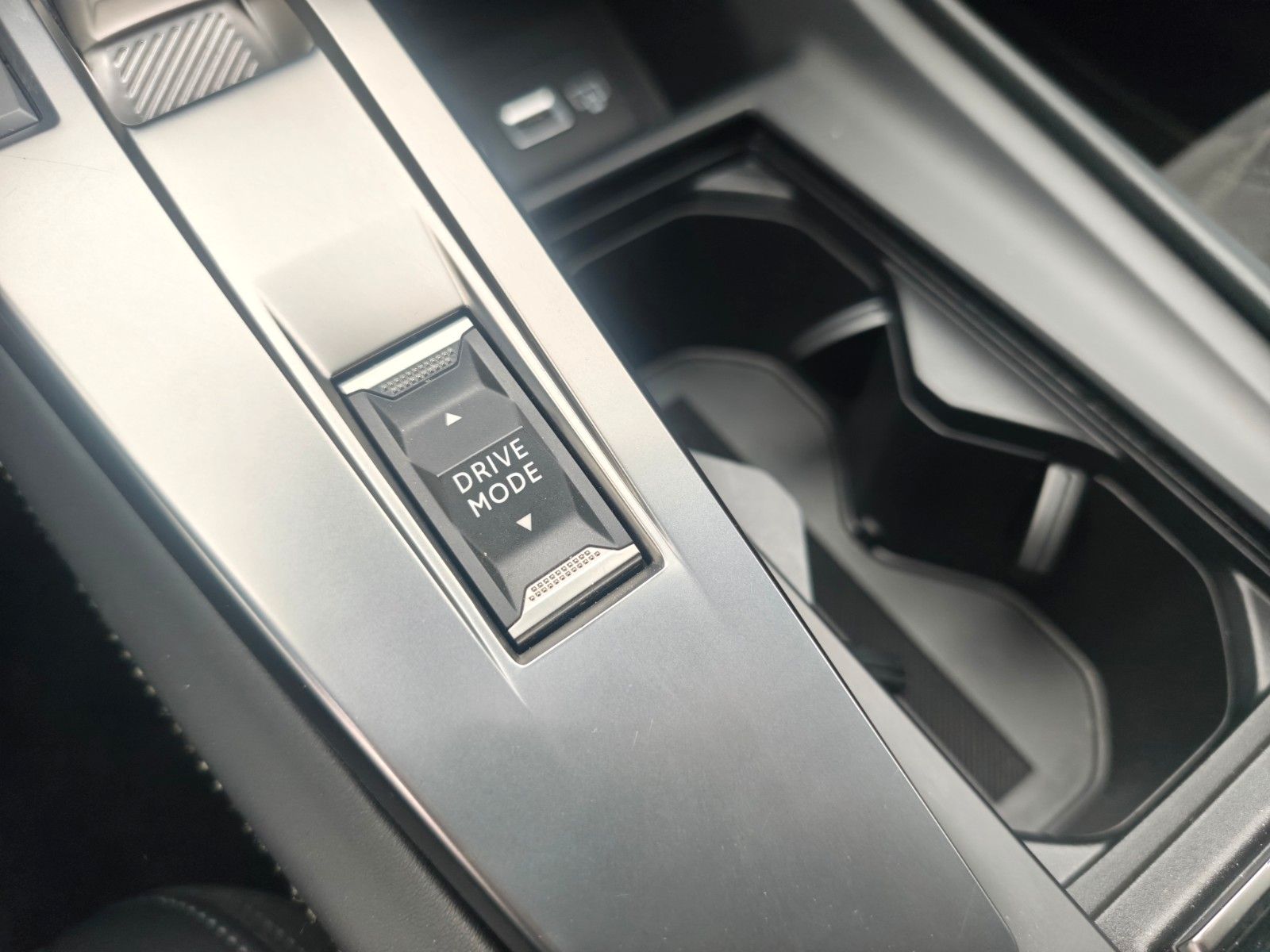 Fahrzeugabbildung Peugeot 308 GT*GT*SOUNDSYSTEM*NAVI*SHZ*KLIMAAUTO*