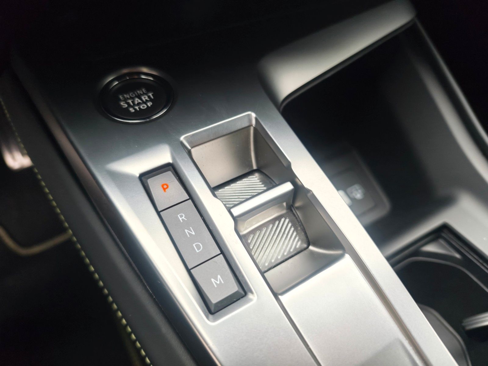 Fahrzeugabbildung Peugeot 308 GT*GT*SOUNDSYSTEM*NAVI*SHZ*KLIMAAUTO*