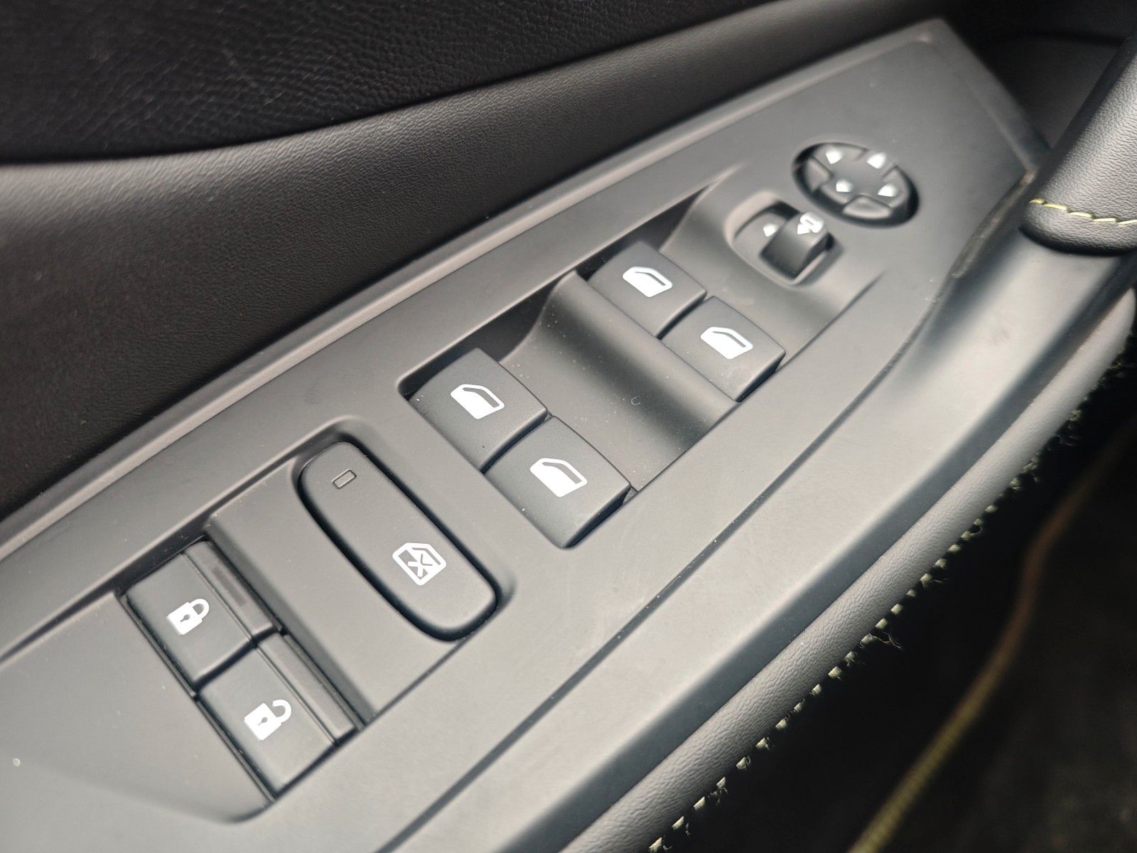 Fahrzeugabbildung Peugeot 308 GT*GT*SOUNDSYSTEM*NAVI*SHZ*KLIMAAUTO*