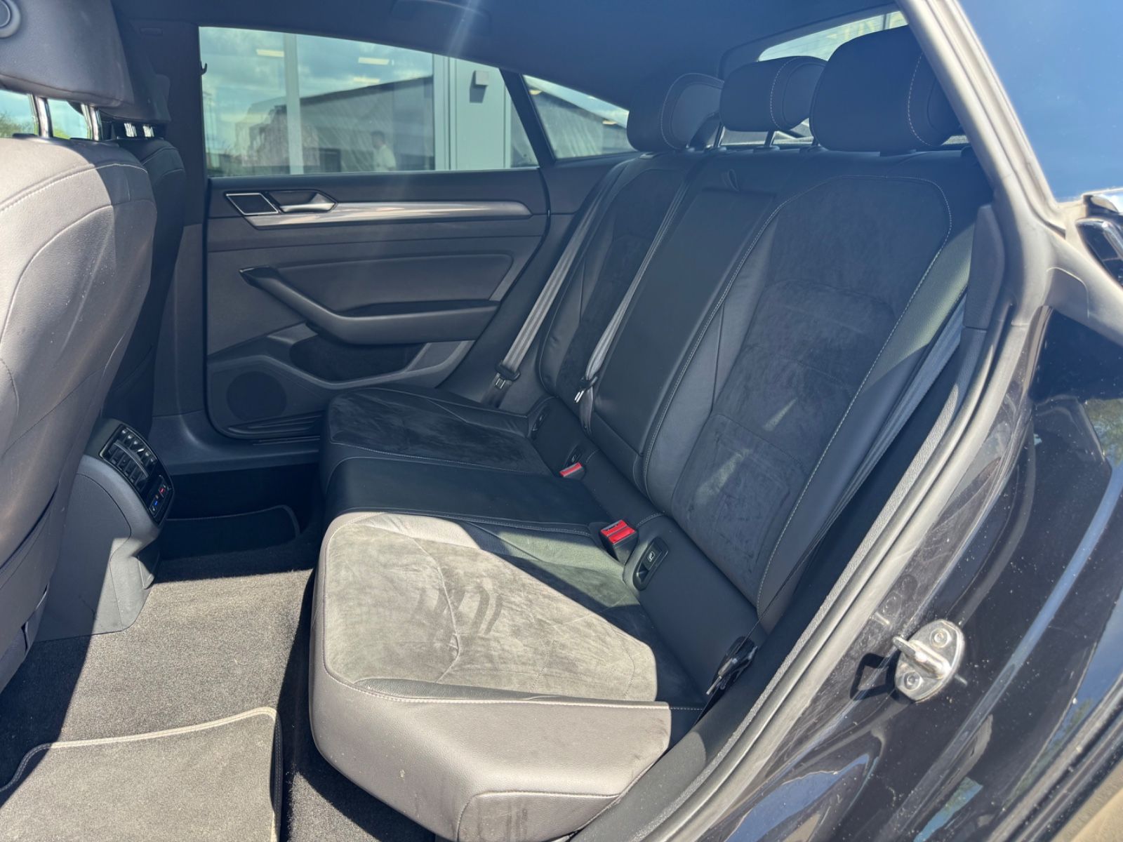 Fahrzeugabbildung Volkswagen ARTEON R-LINE*AUT*2.HD*ALCANTARA*LED*KAMERA*ACC*
